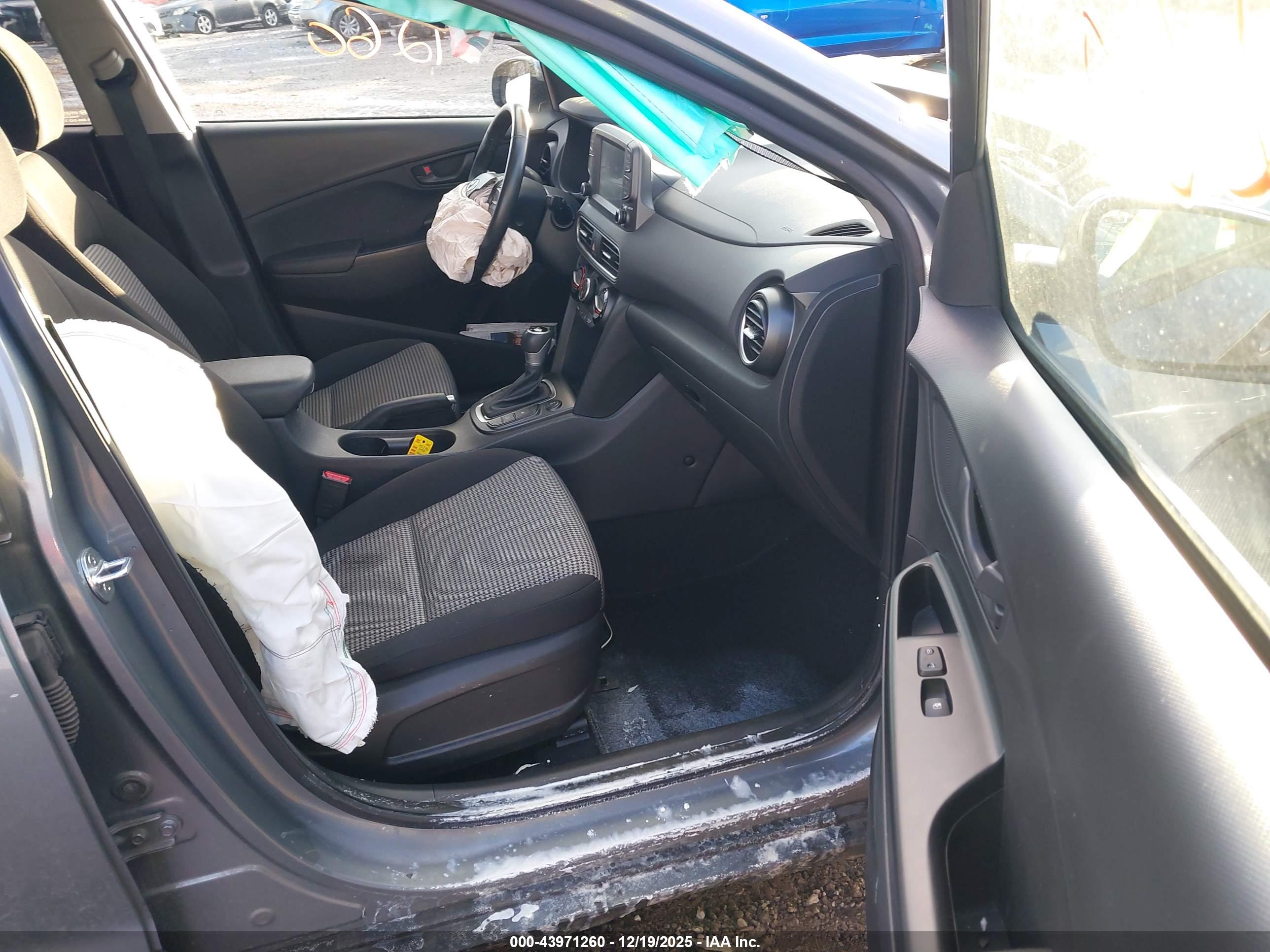 HYUNDAI KONA image 5