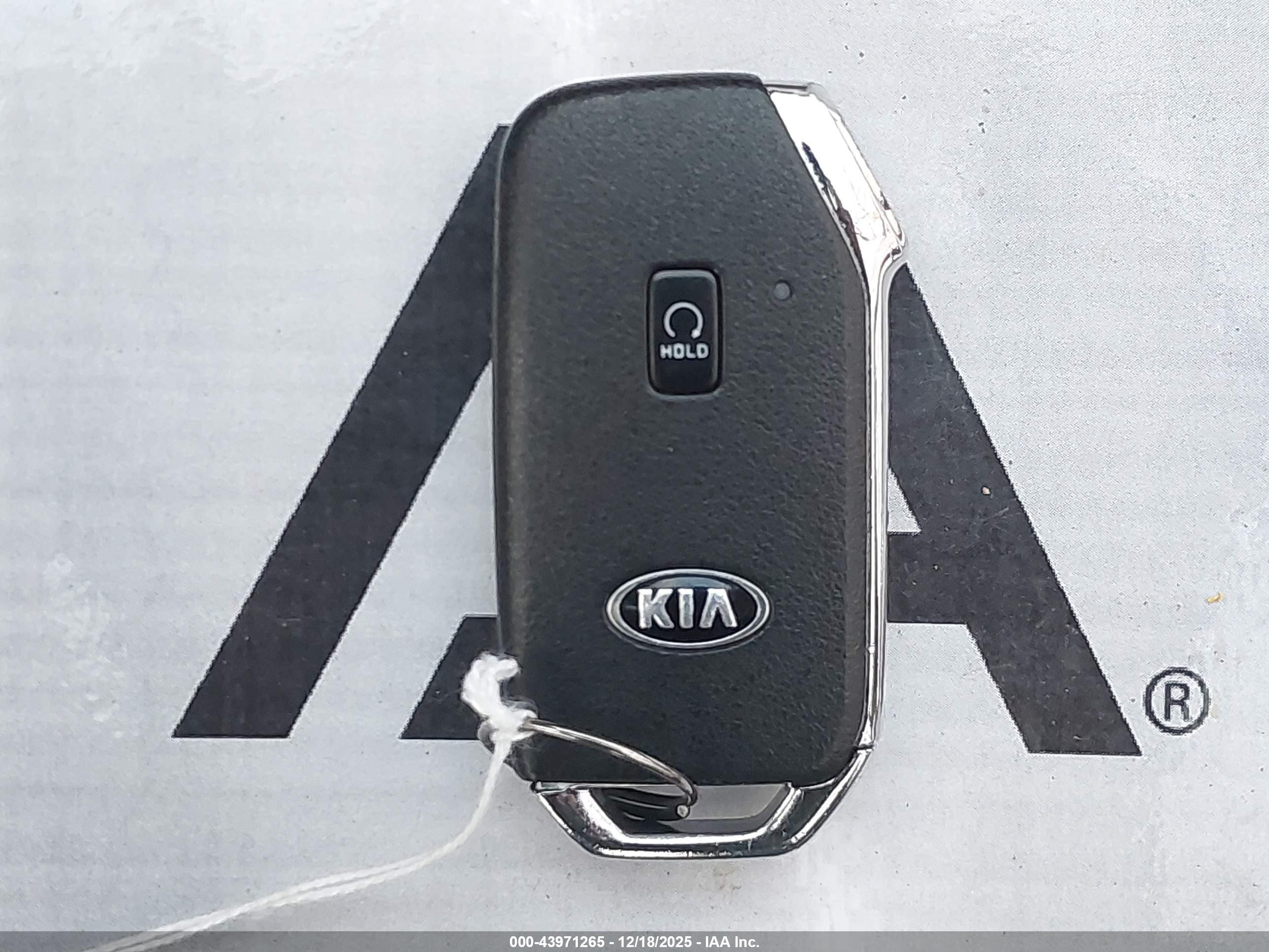KIA K5 image 11