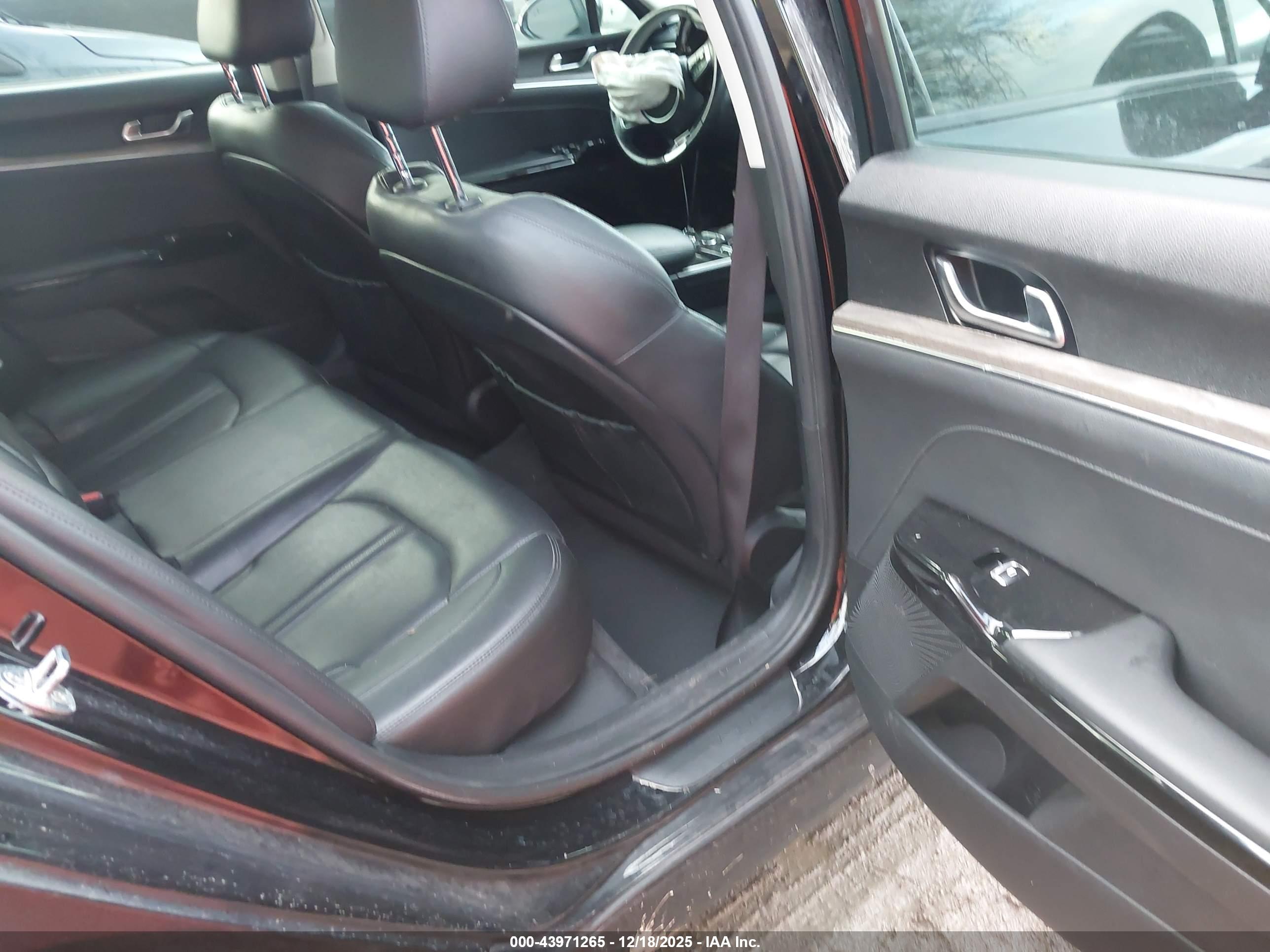 KIA K5 image 8