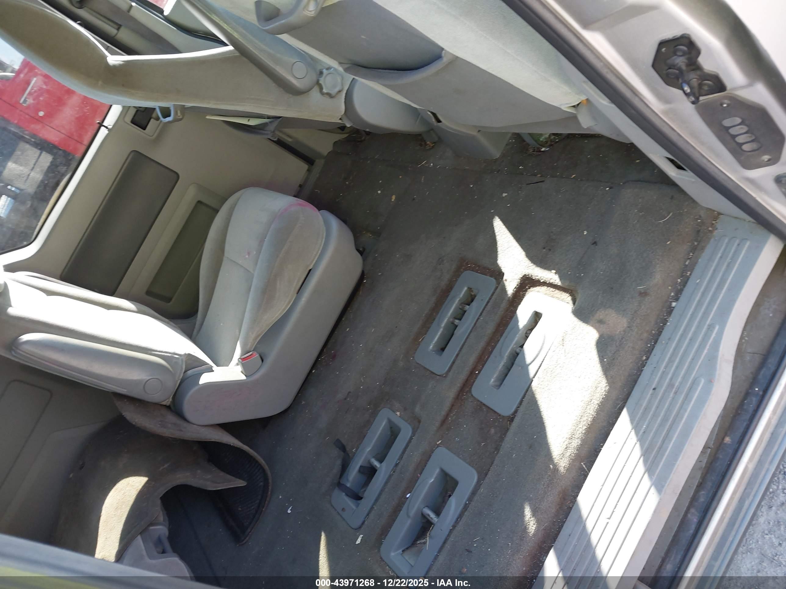 FORD FREESTAR image 8