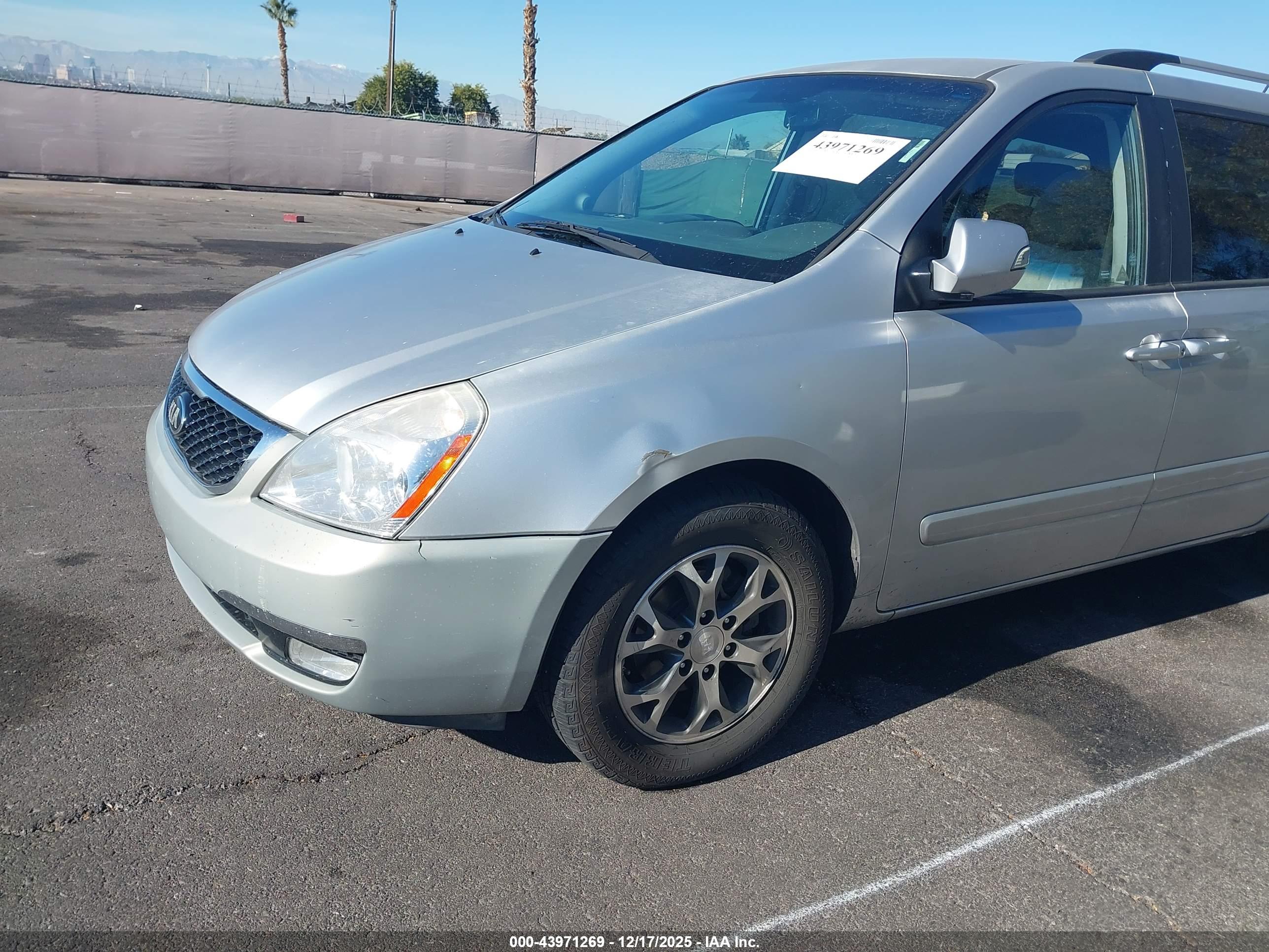 KIA SEDONA image 6