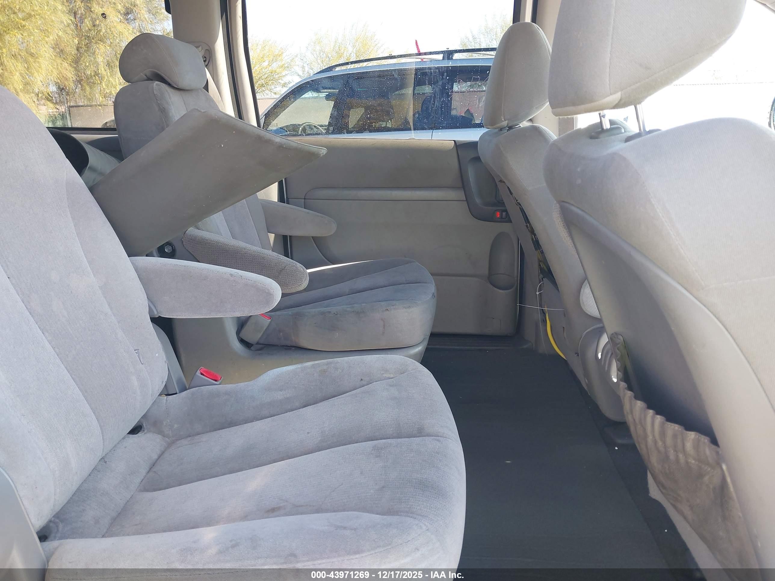KIA SEDONA image 8
