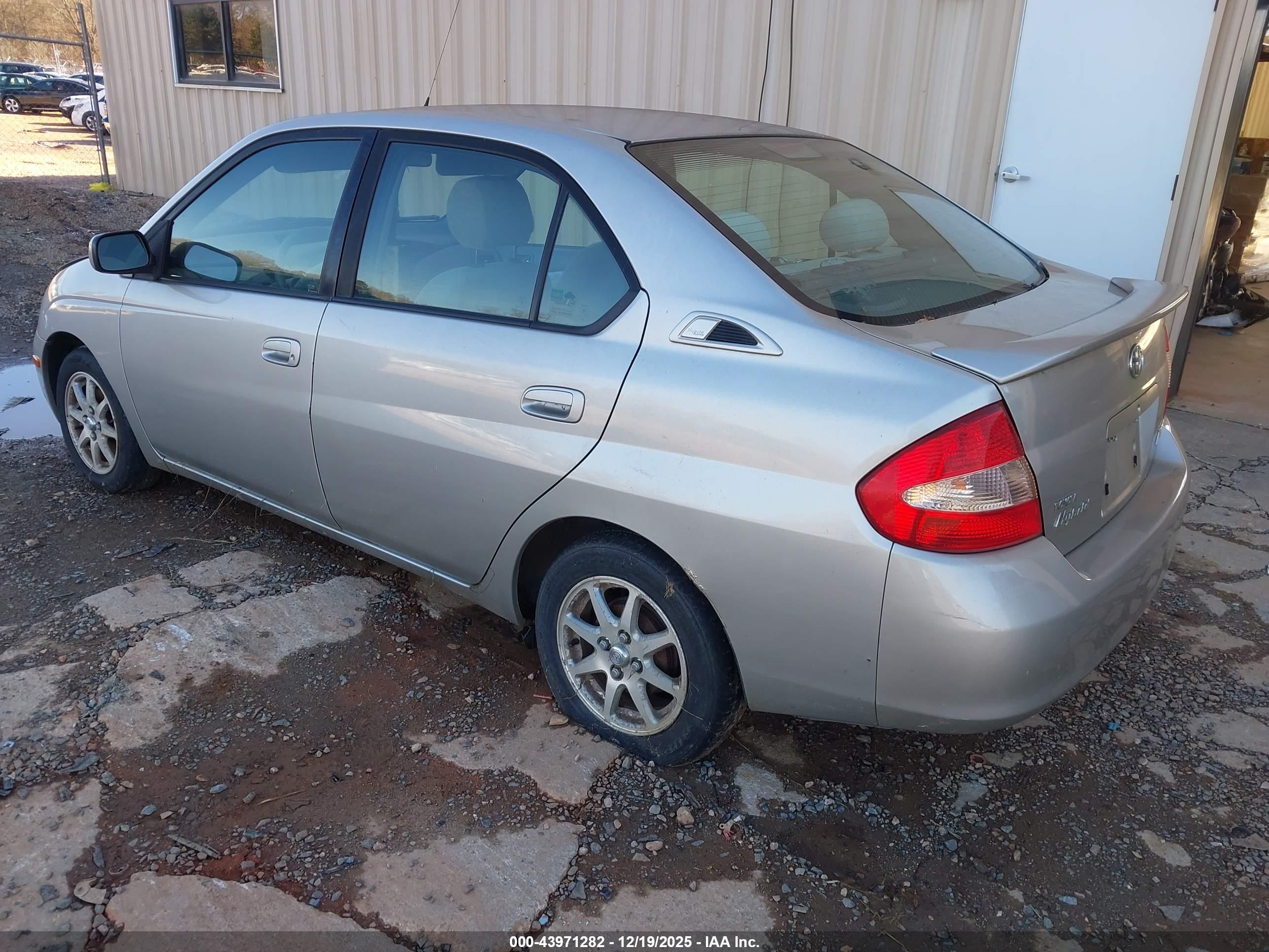 TOYOTA PRIUS image 3