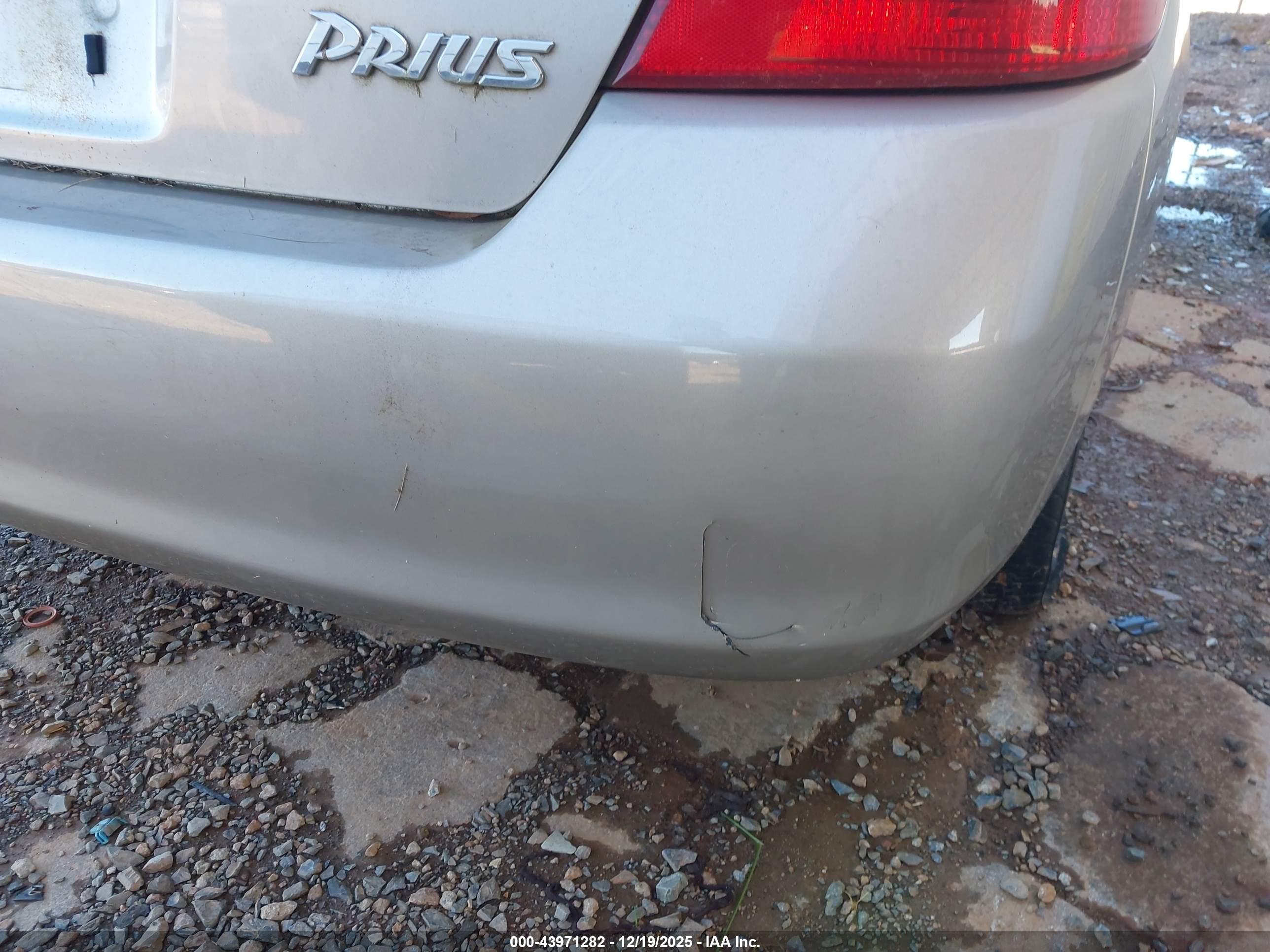 TOYOTA PRIUS image 6