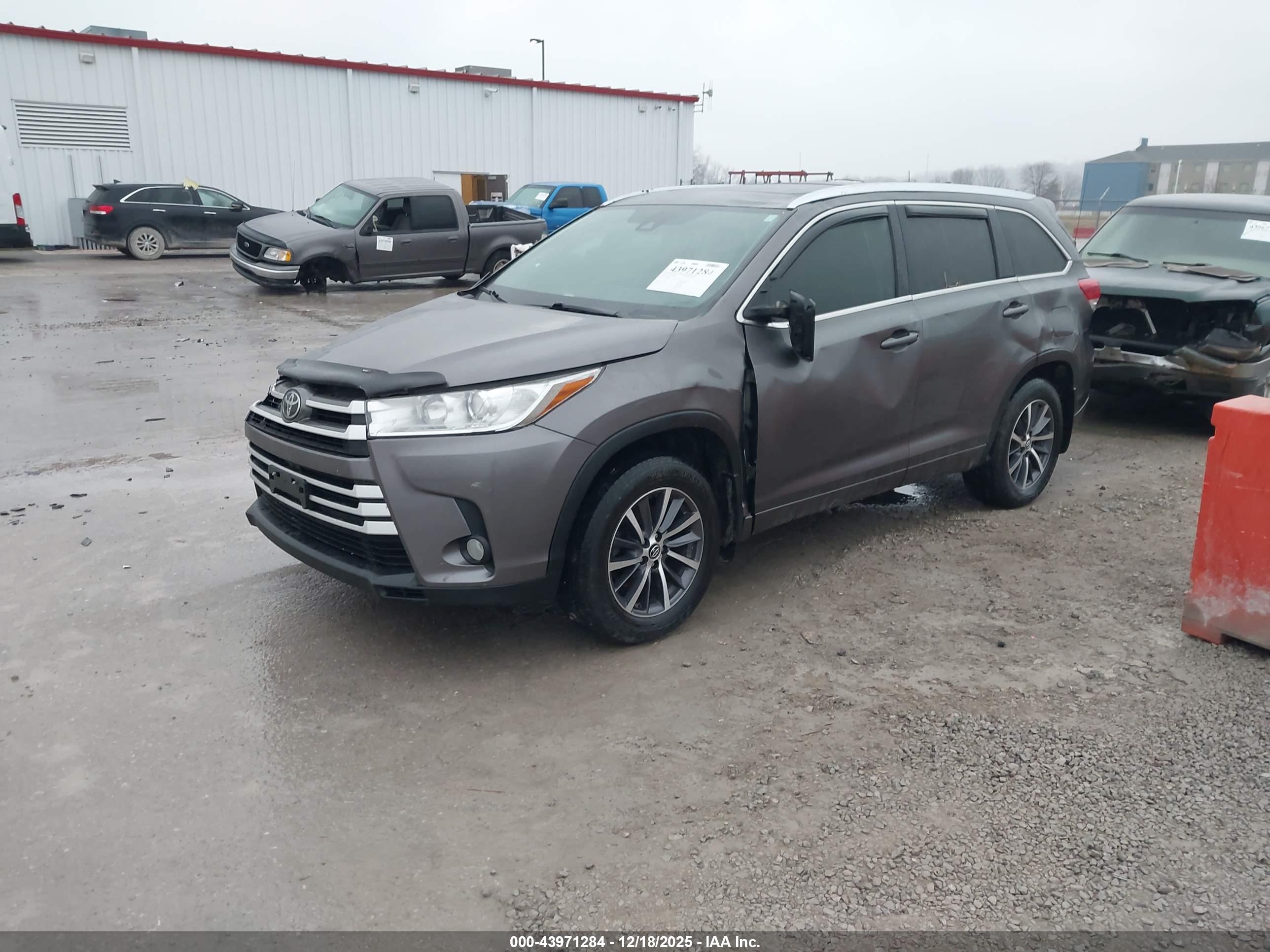 TOYOTA HIGHLANDER image 2