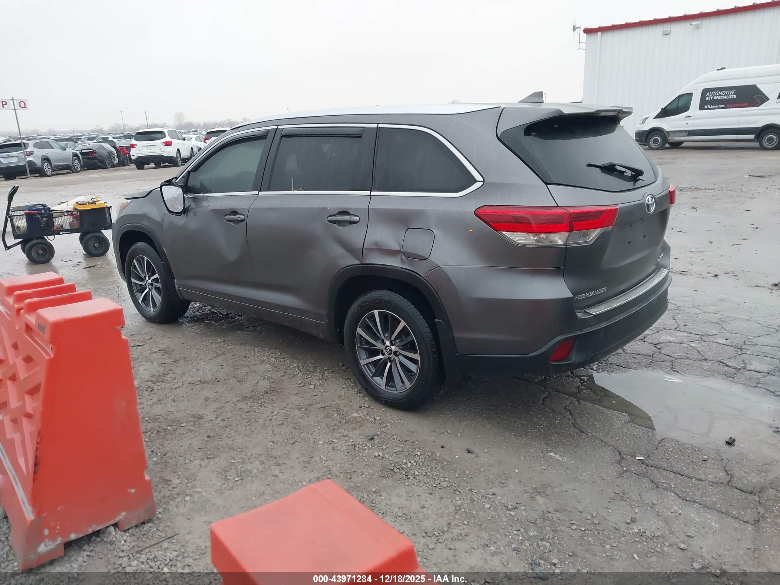TOYOTA HIGHLANDER image 3