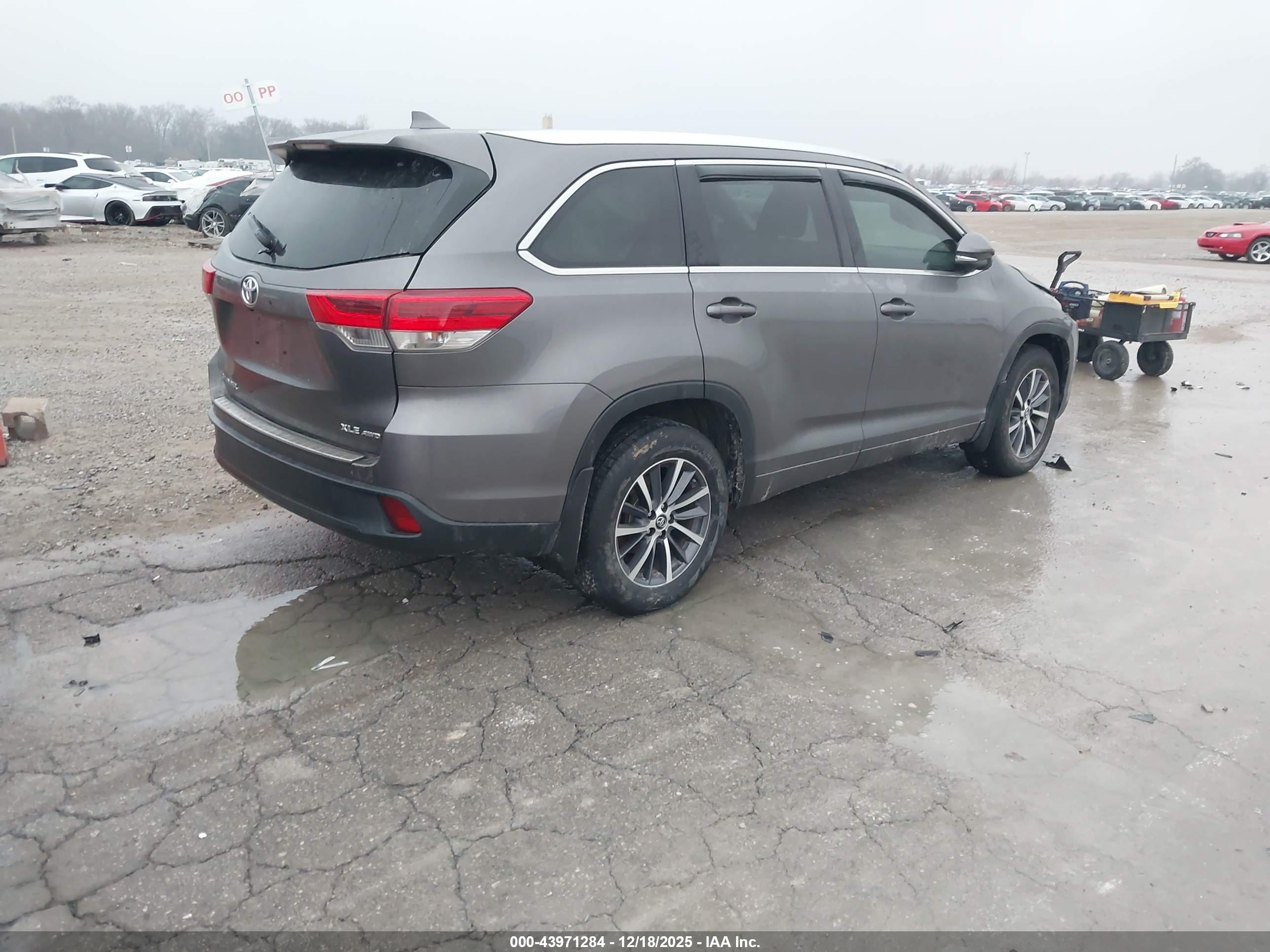 TOYOTA HIGHLANDER image 4