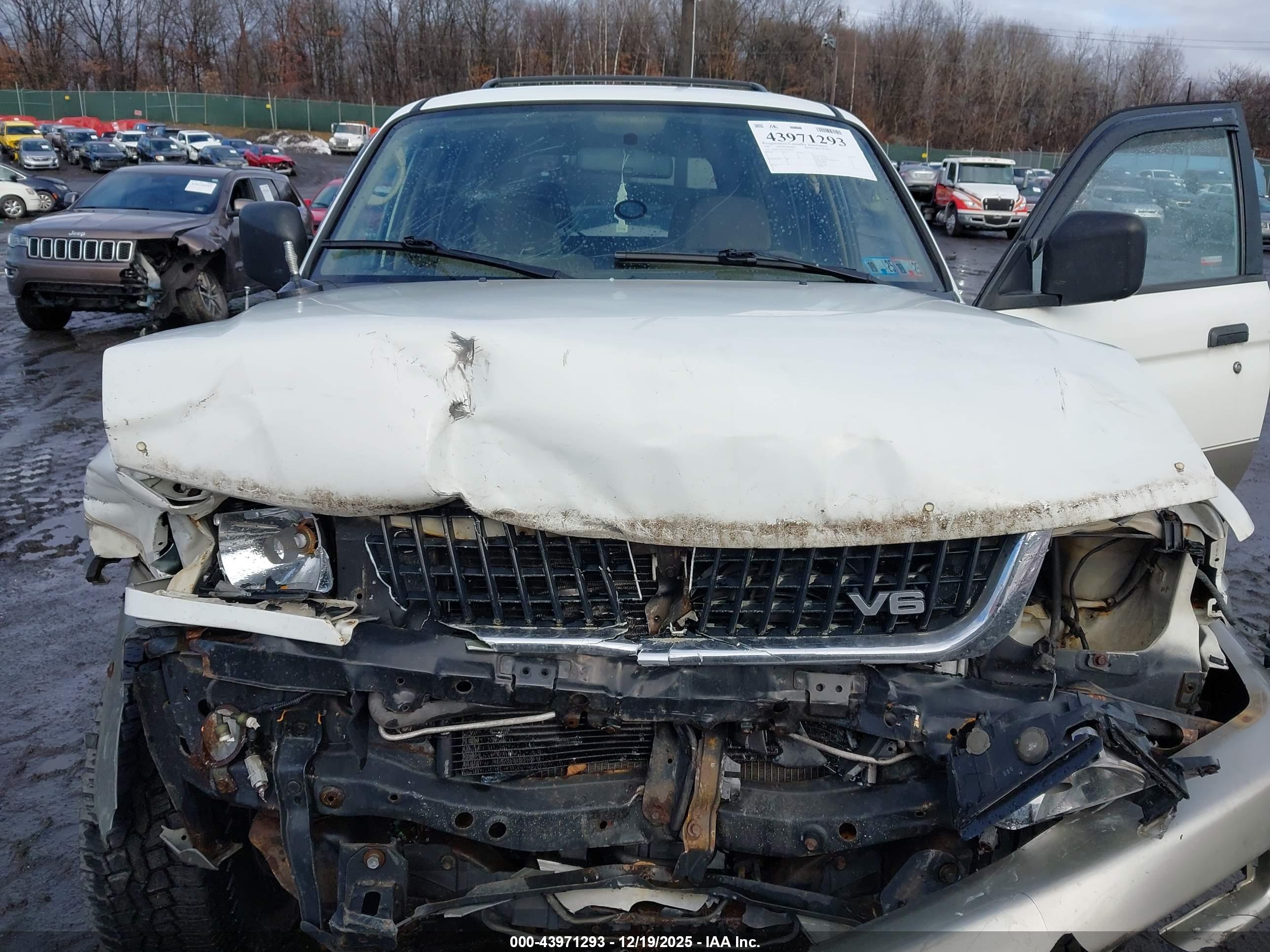 MITSUBISHI MONTERO image 6