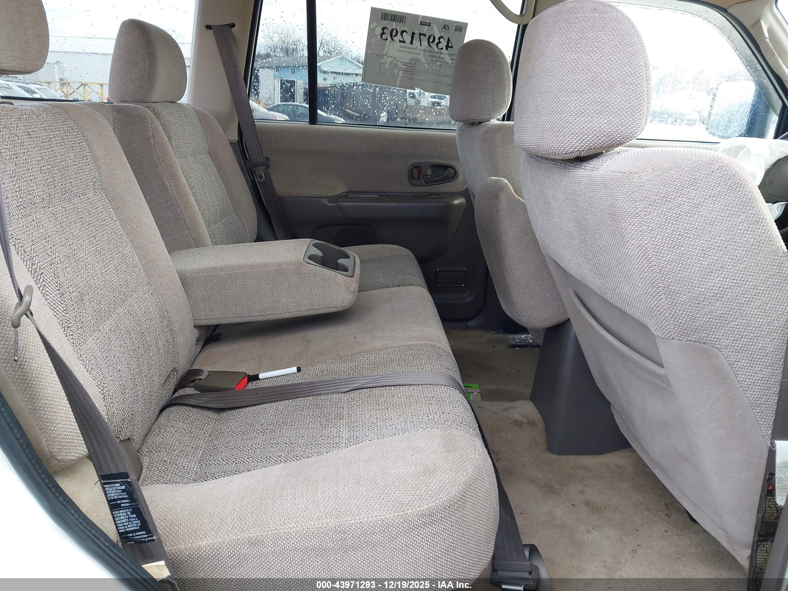 MITSUBISHI MONTERO image 8