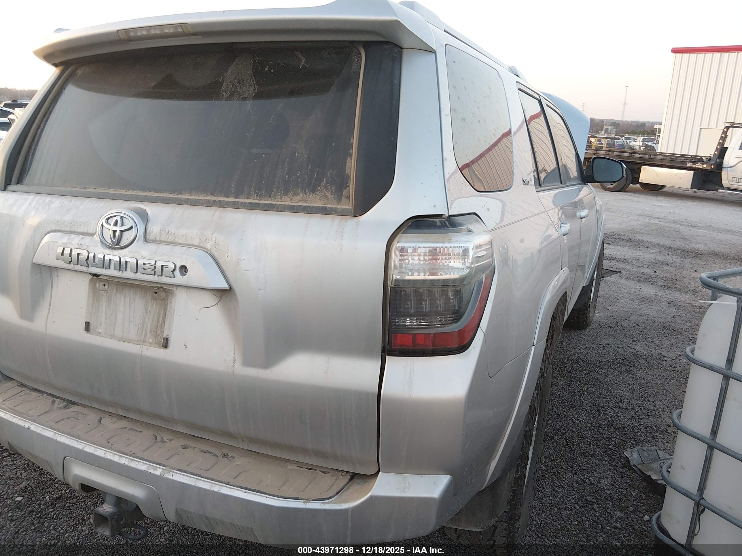 TOYOTA 4RUNNER image 4