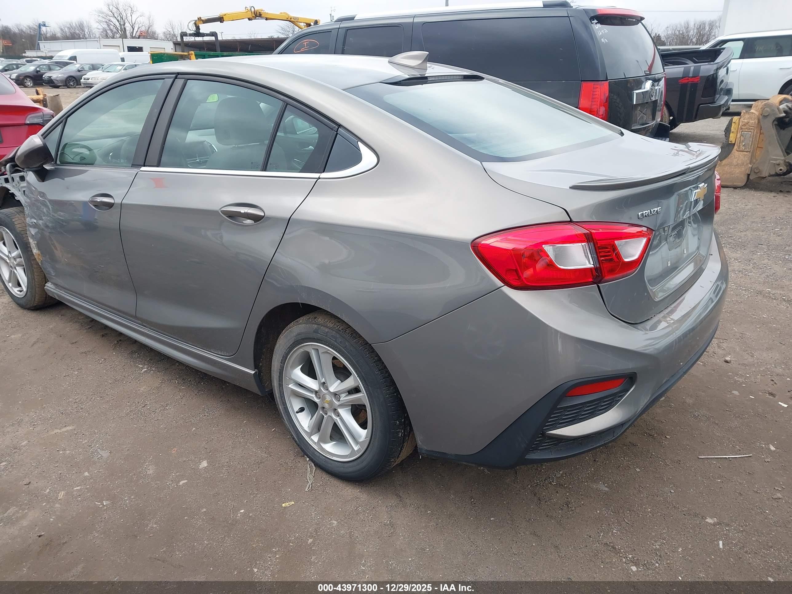 CHEVROLET CRUZE image 3
