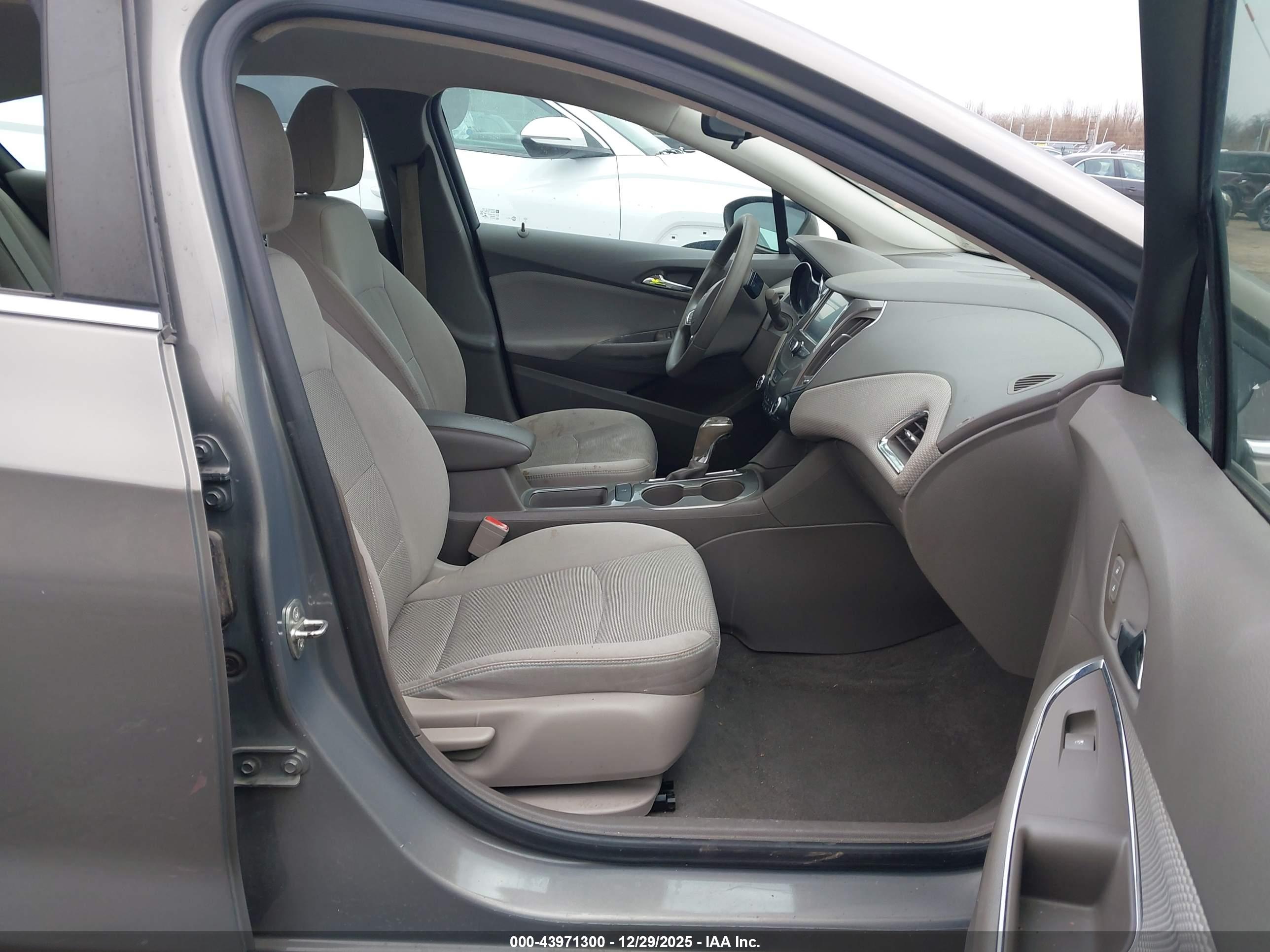 CHEVROLET CRUZE image 5