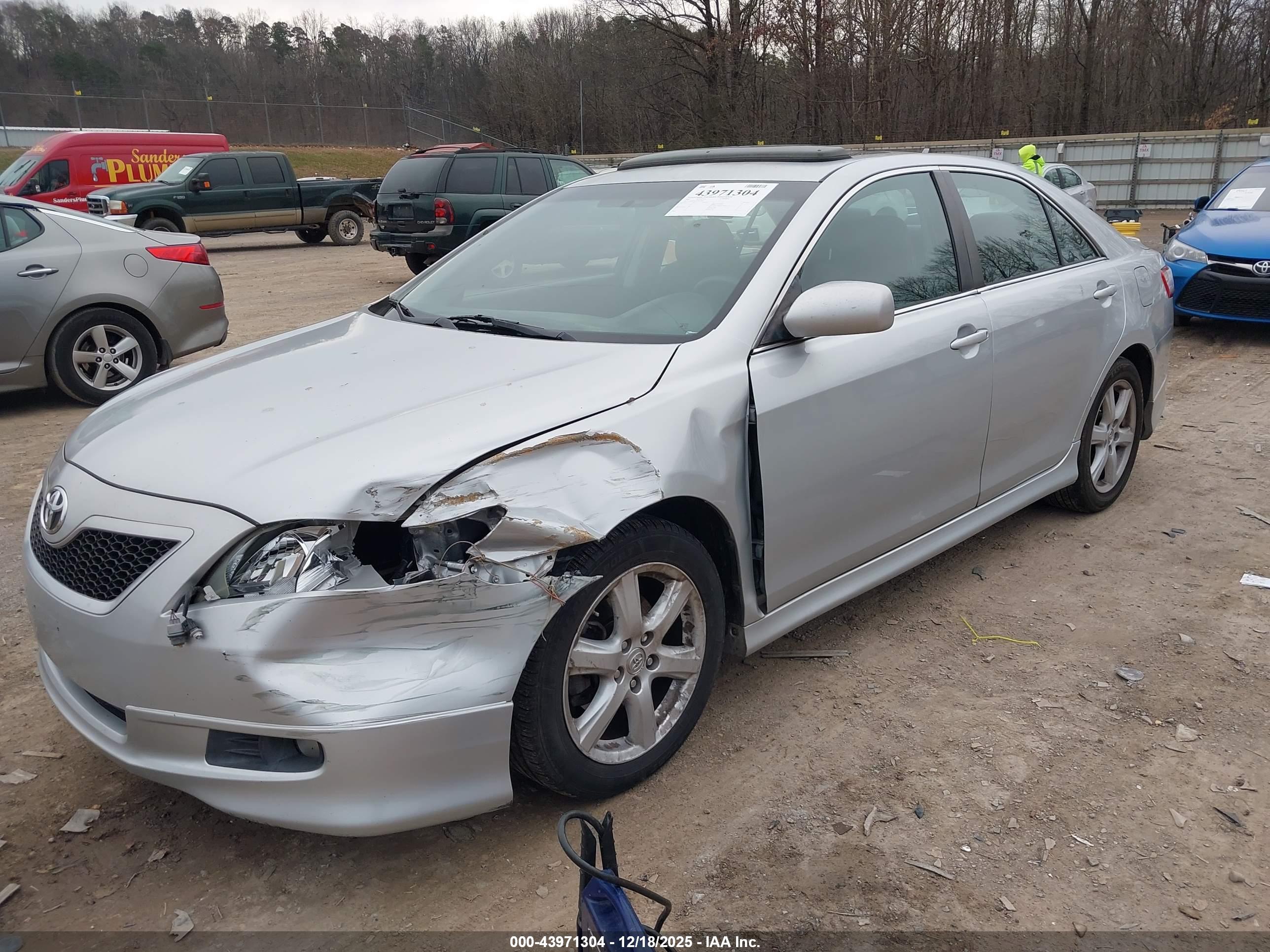 TOYOTA CAMRY image 2