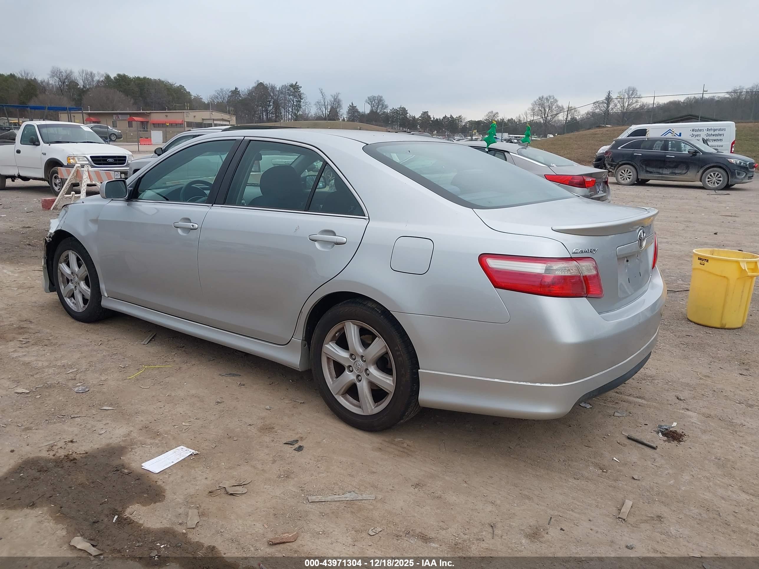 TOYOTA CAMRY image 3