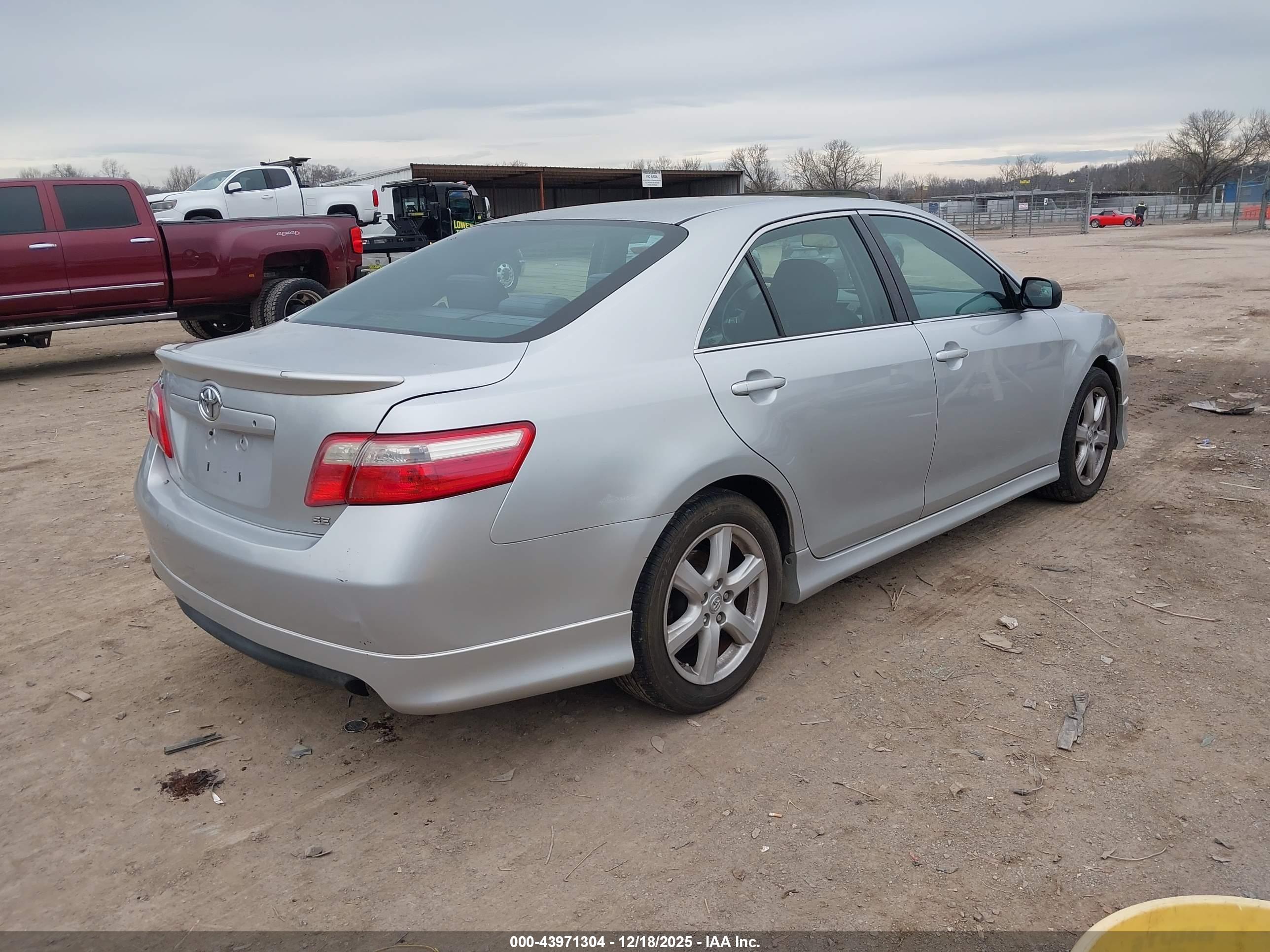 TOYOTA CAMRY image 4