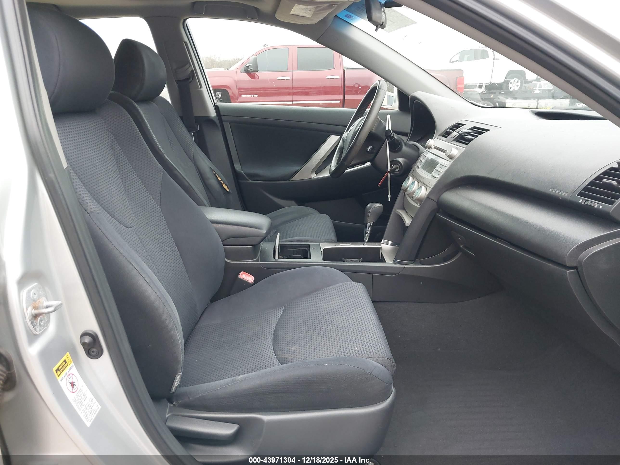 TOYOTA CAMRY image 5