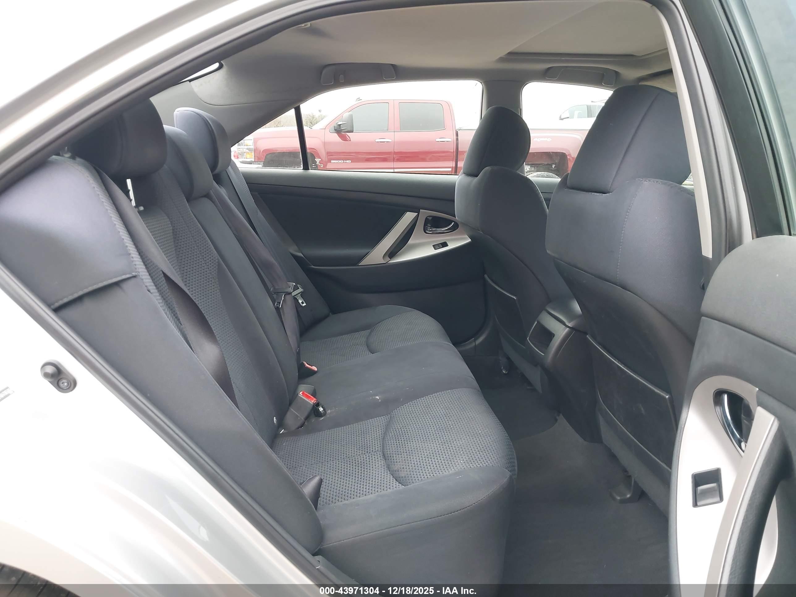 TOYOTA CAMRY image 8
