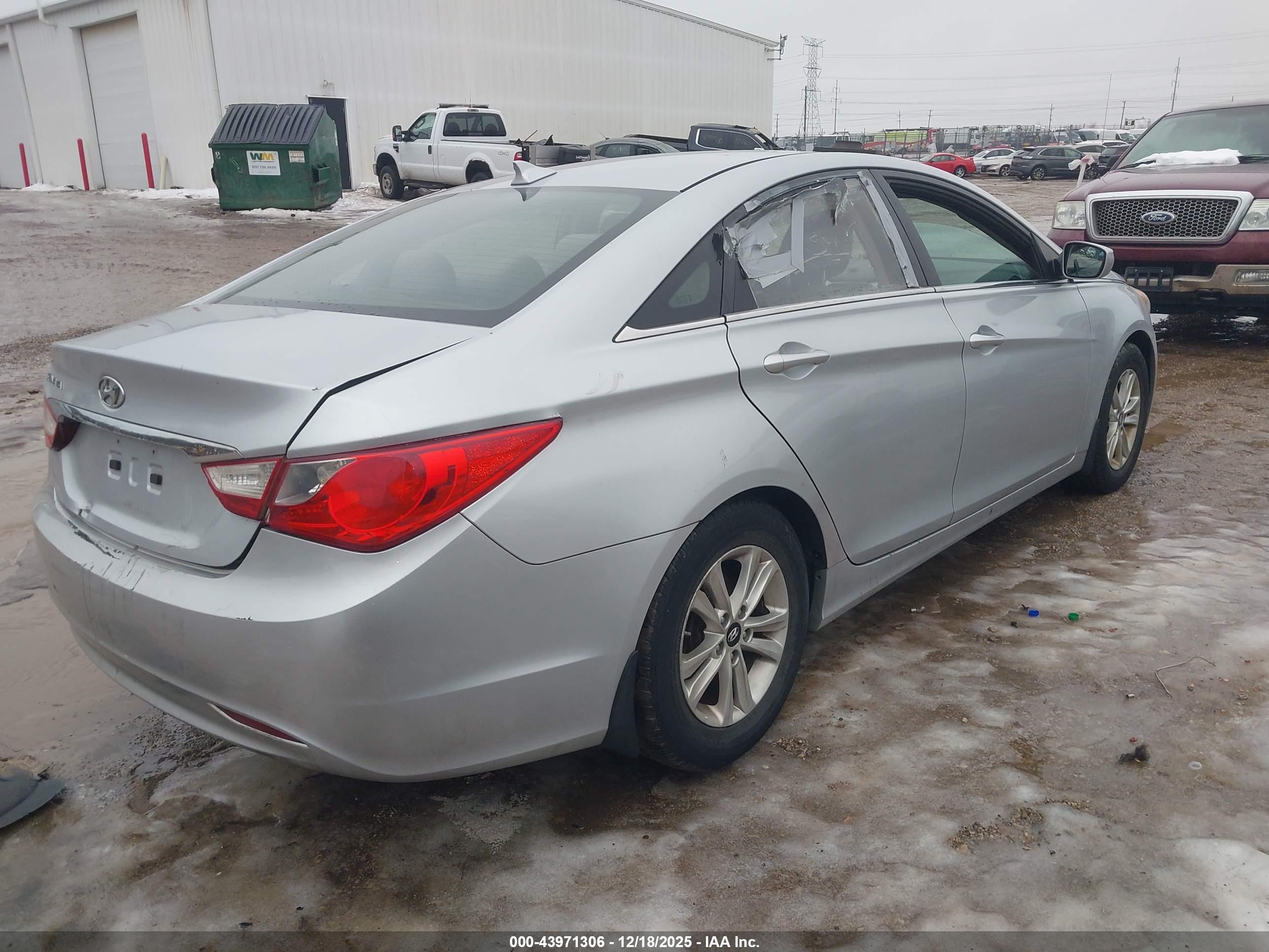 HYUNDAI SONATA image 4