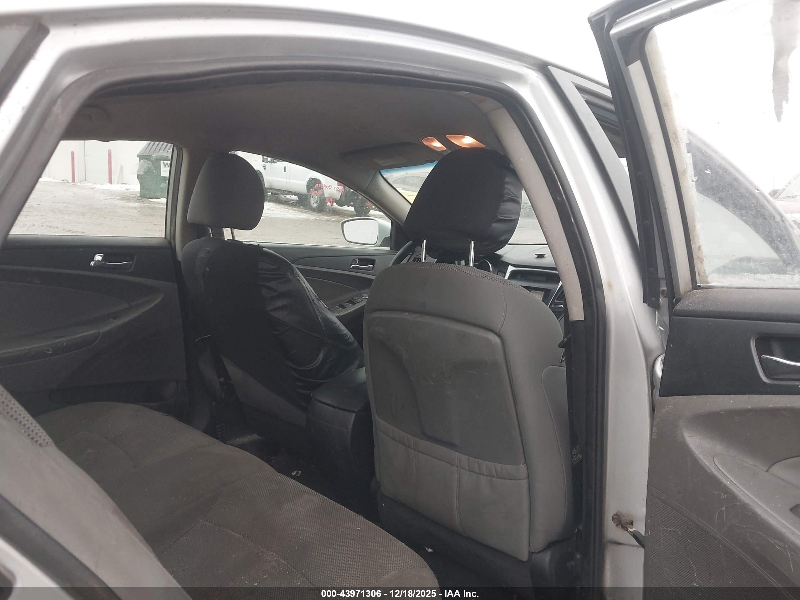 HYUNDAI SONATA image 8