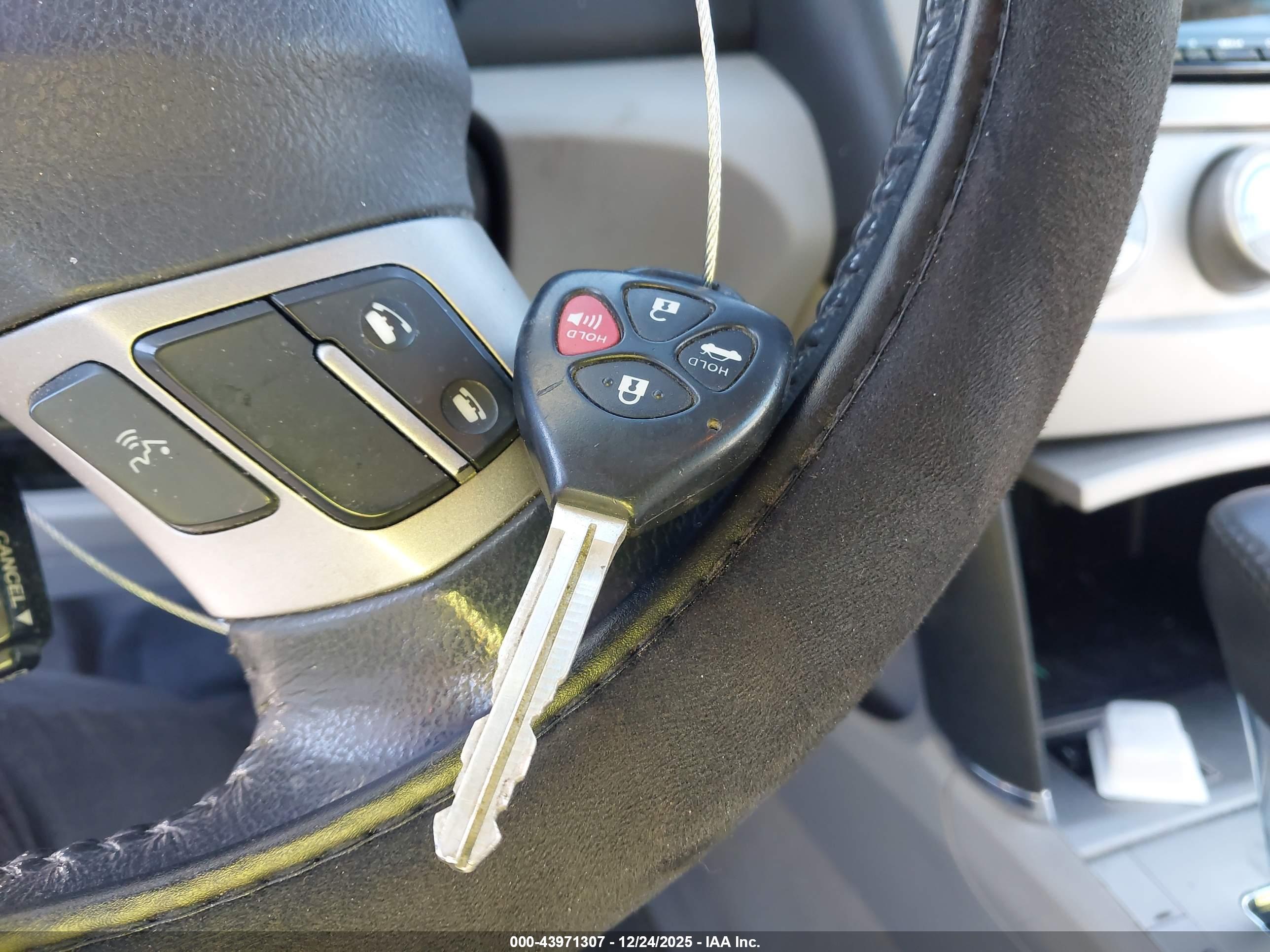 TOYOTA CAMRY image 11