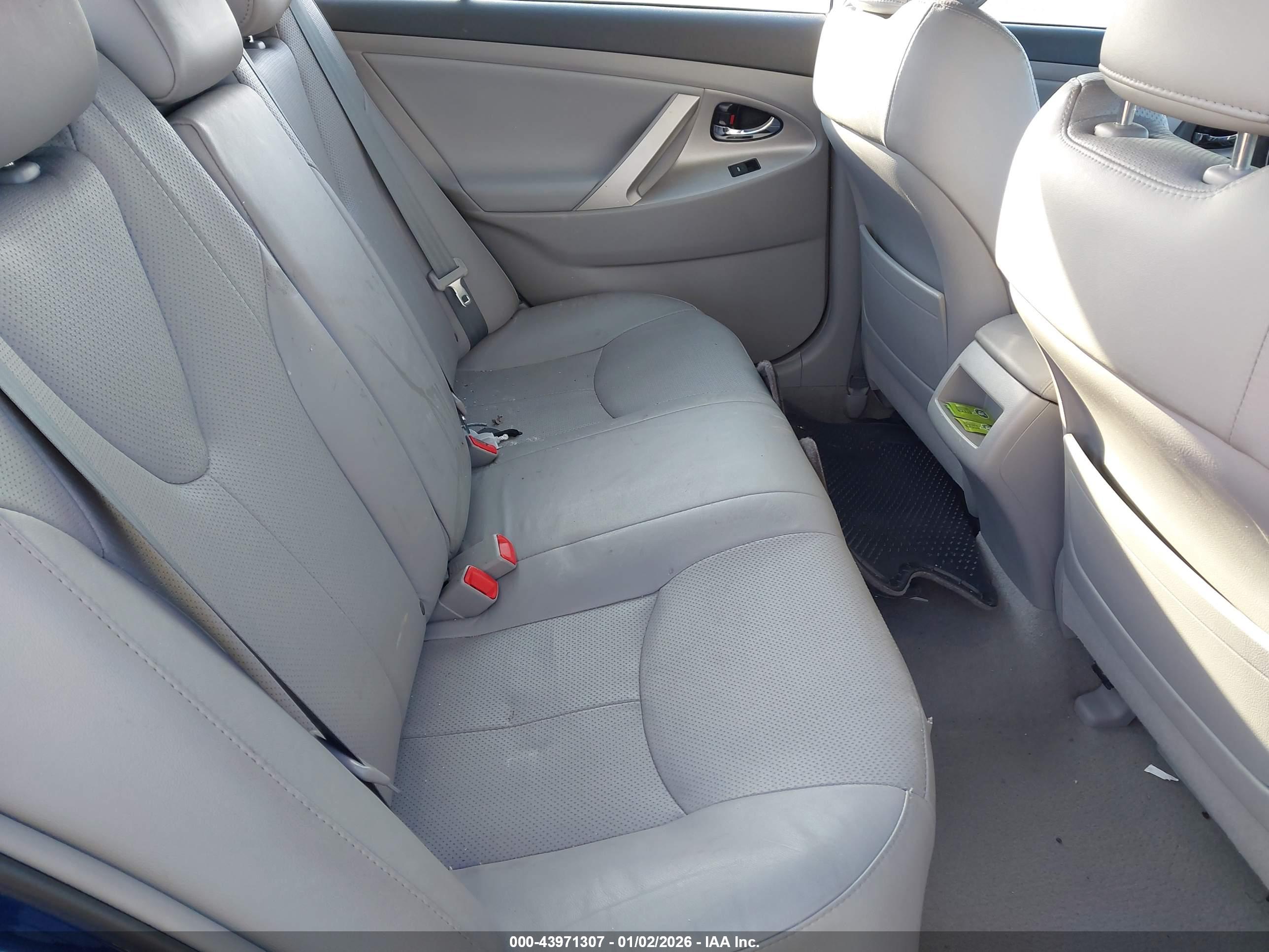 TOYOTA CAMRY image 8