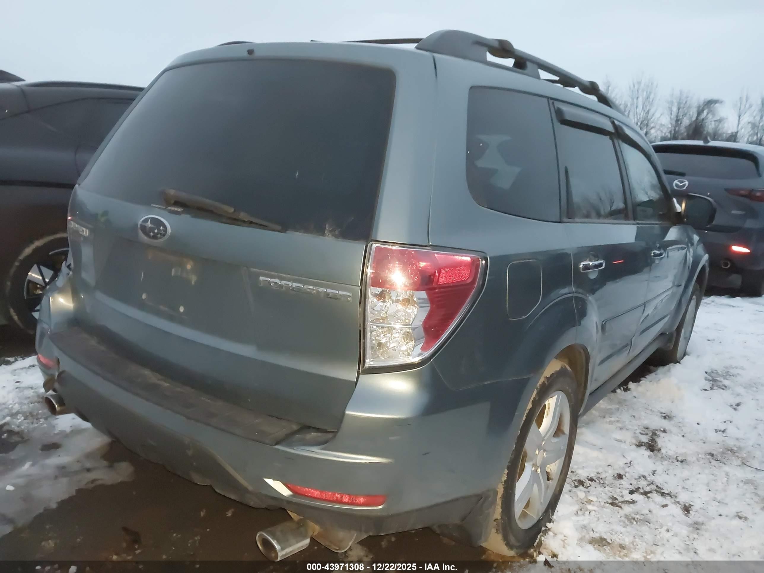 SUBARU FORESTER image 4