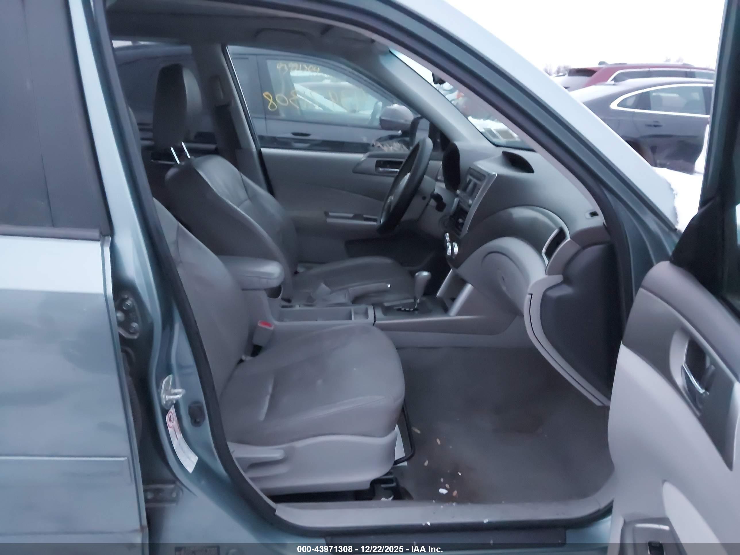 SUBARU FORESTER image 5