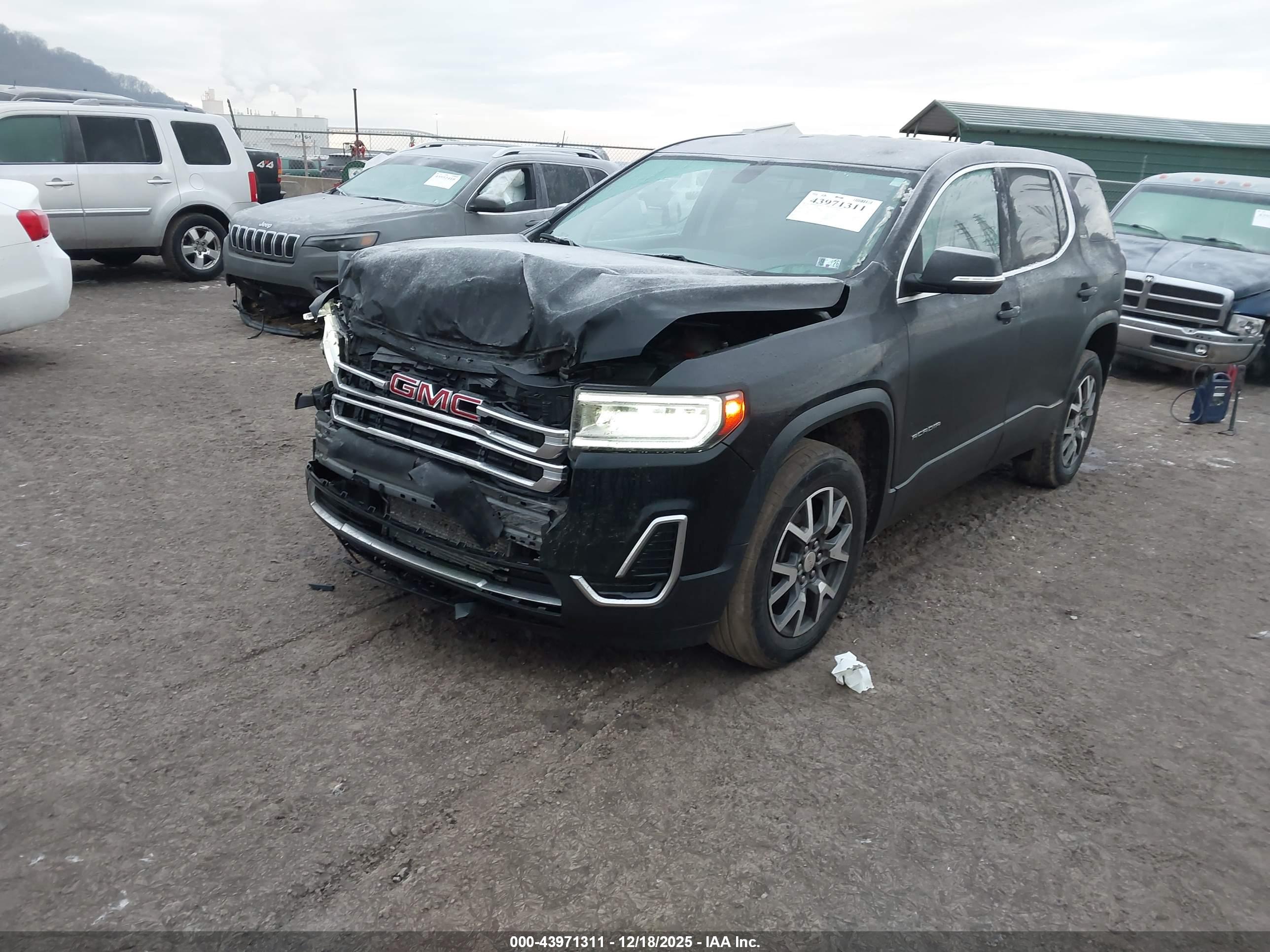GMC ACADIA image 2