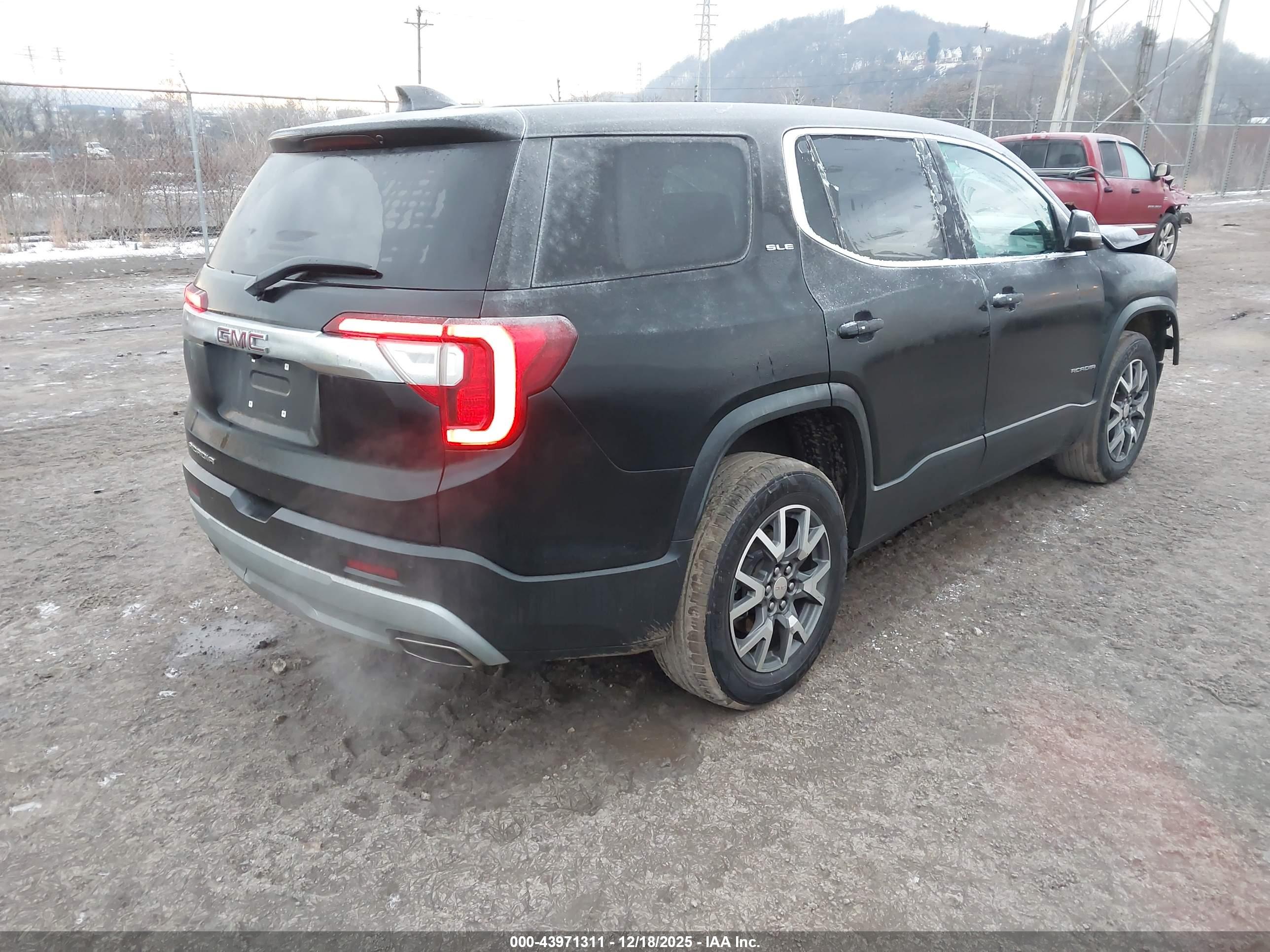 GMC ACADIA image 4