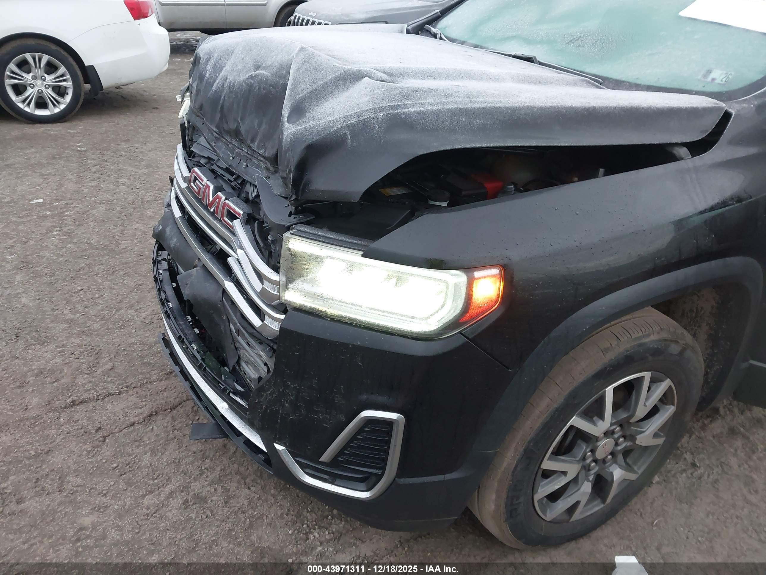 GMC ACADIA image 6