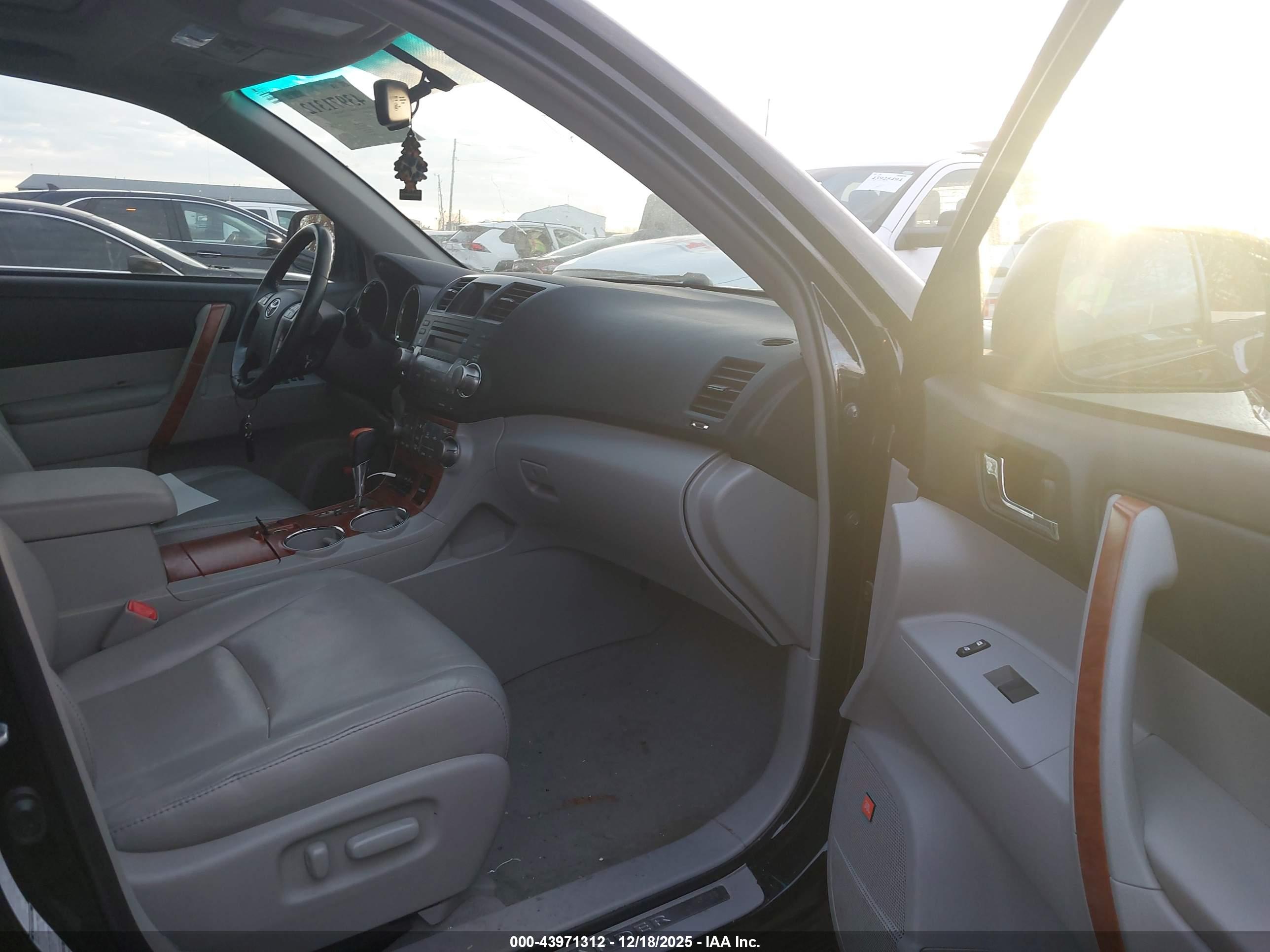 TOYOTA HIGHLANDER image 5