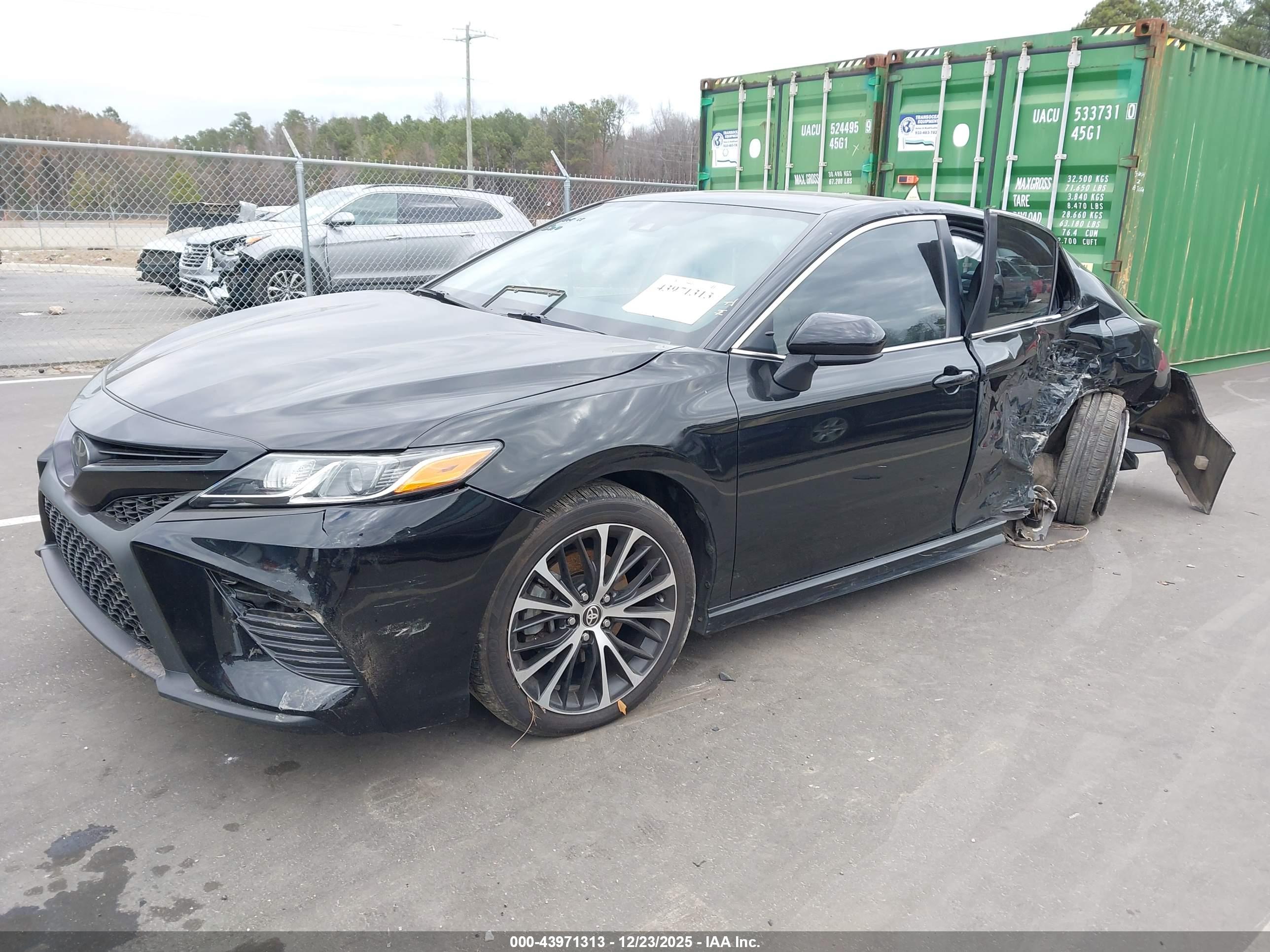 TOYOTA CAMRY image 2