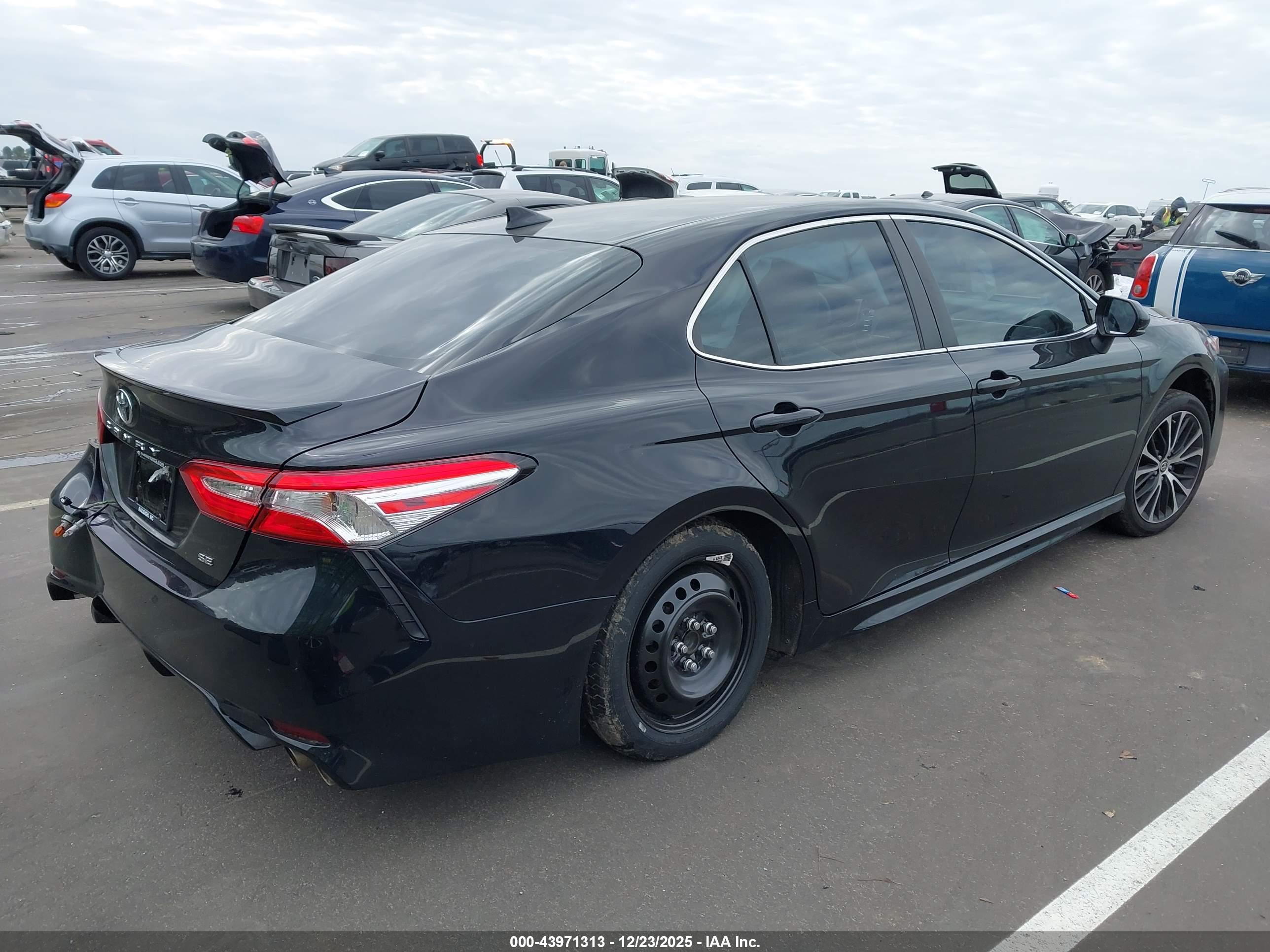TOYOTA CAMRY image 4