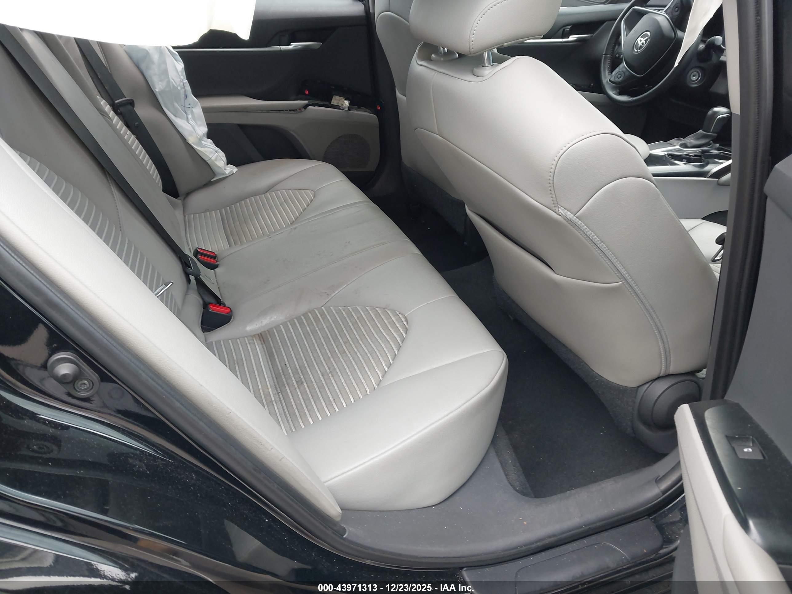 TOYOTA CAMRY image 8