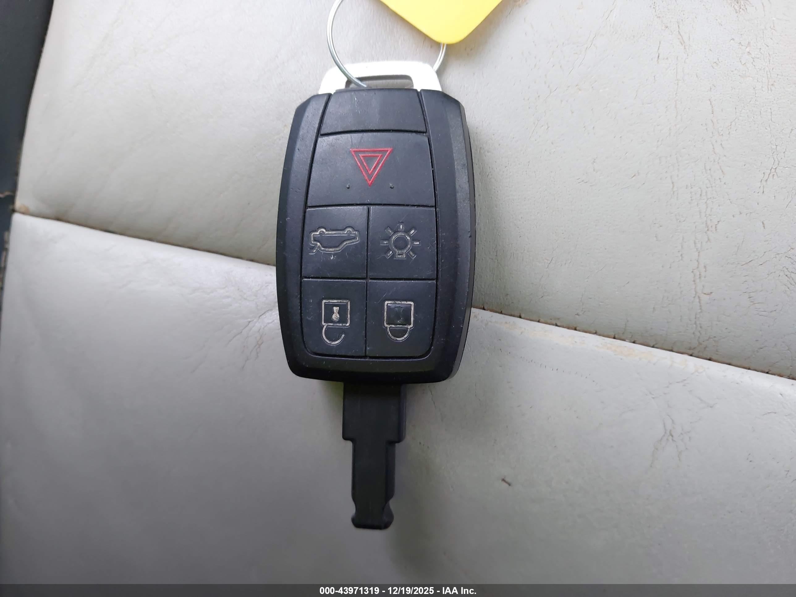 VOLVO C30 image 11