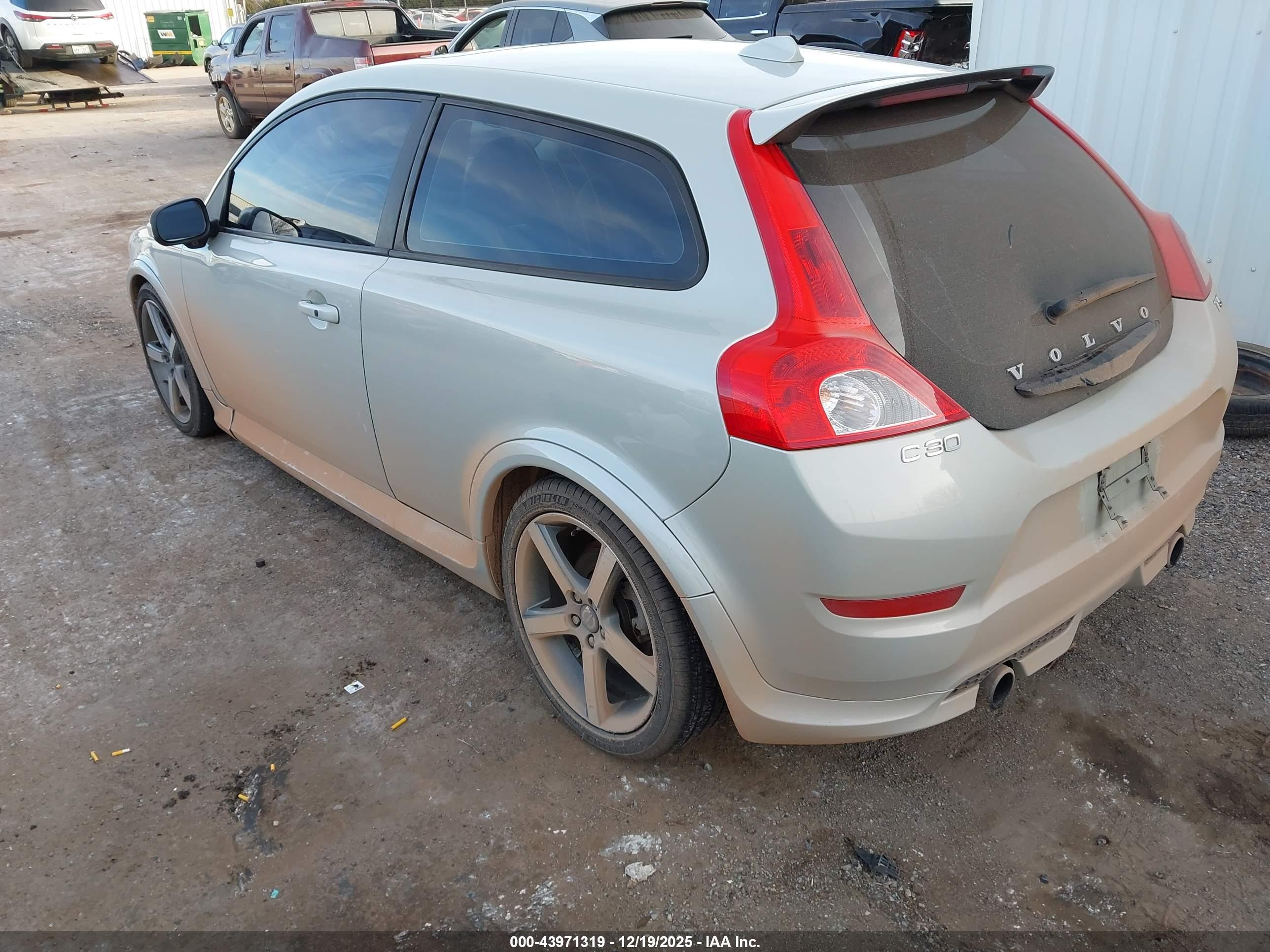 VOLVO C30 image 3