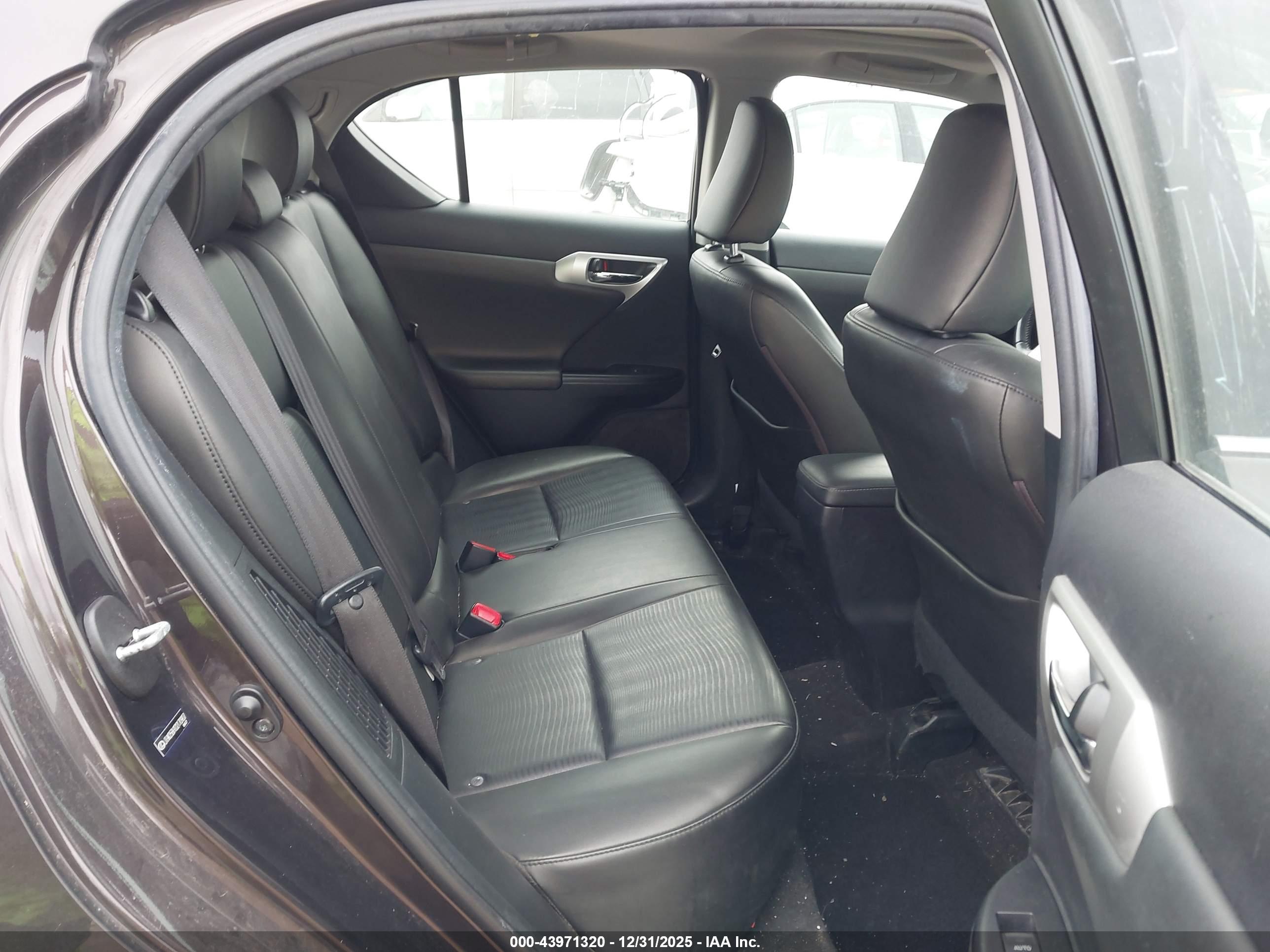 LEXUS CT image 8