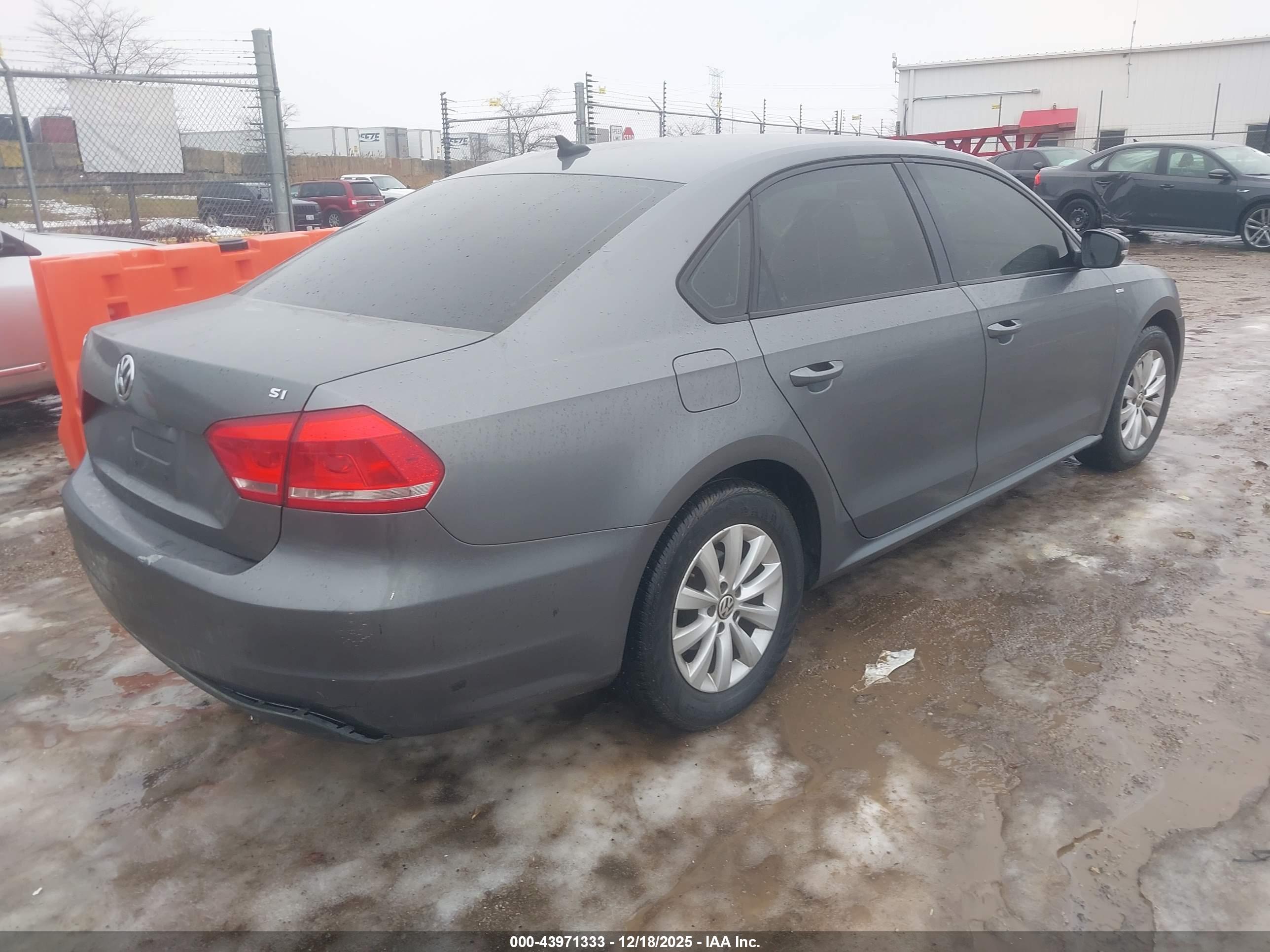 VOLKSWAGEN PASSAT image 4
