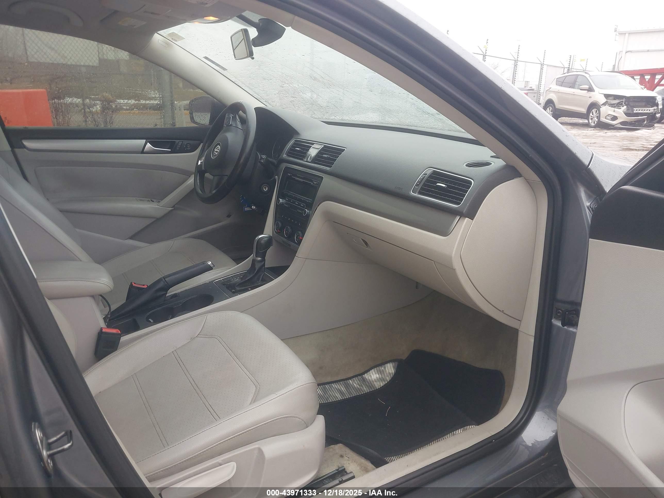 VOLKSWAGEN PASSAT image 5