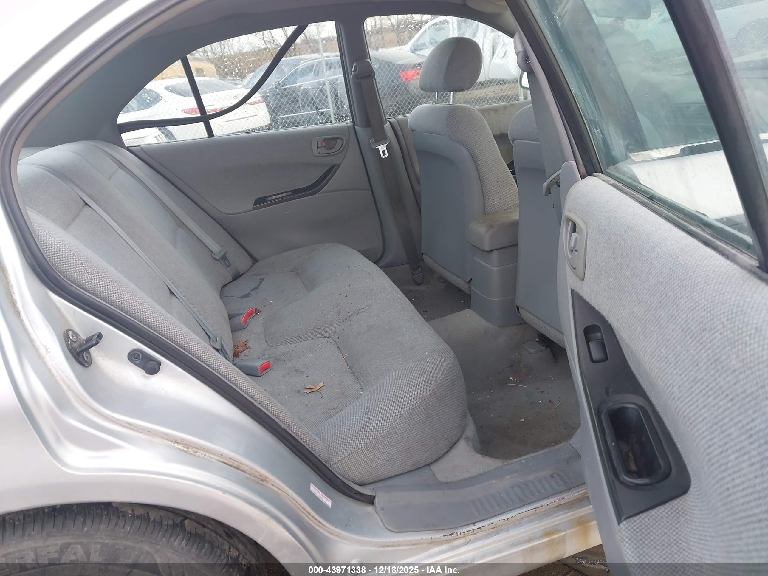 MITSUBISHI GALANT image 8