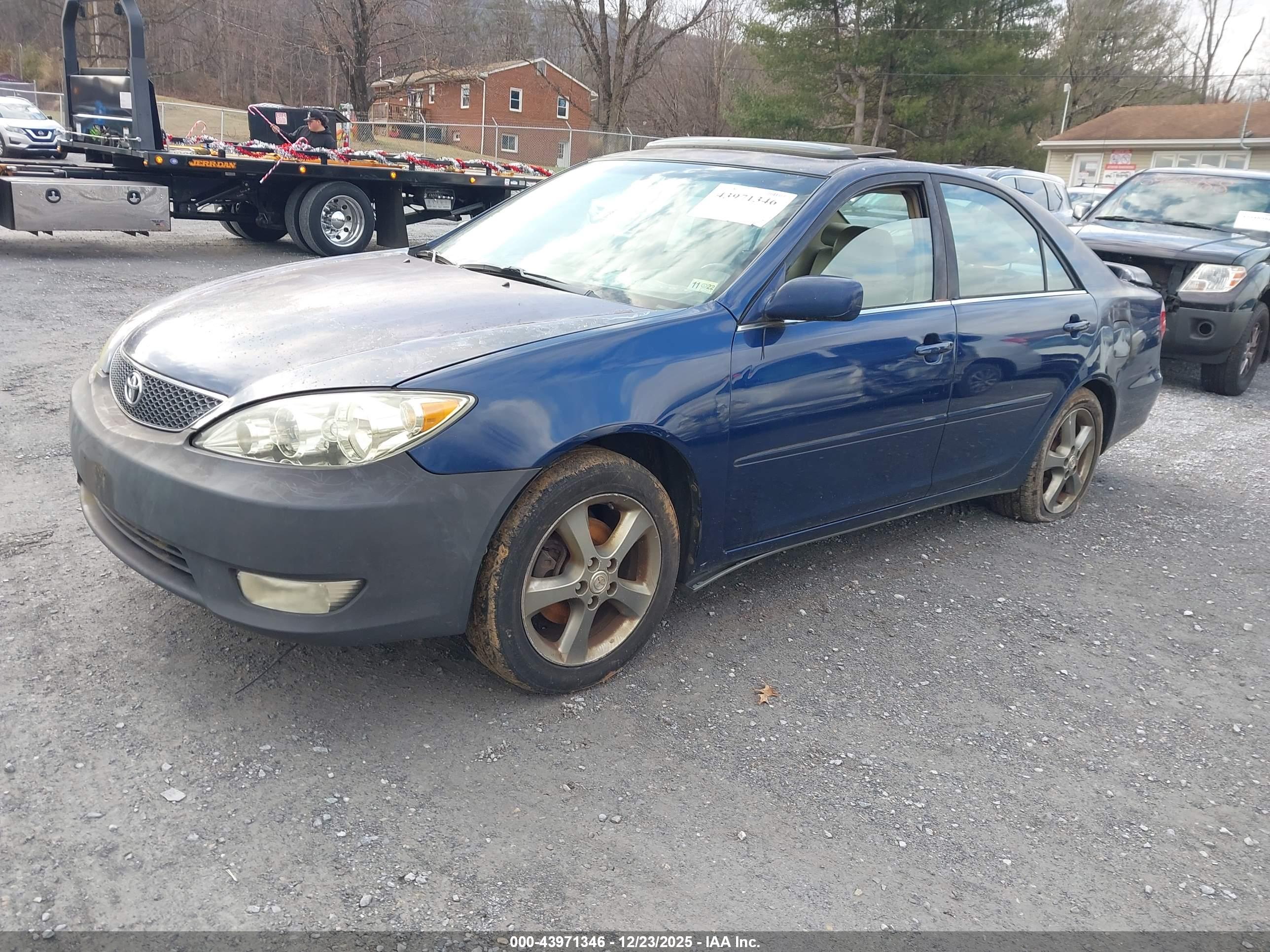 TOYOTA CAMRY image 2