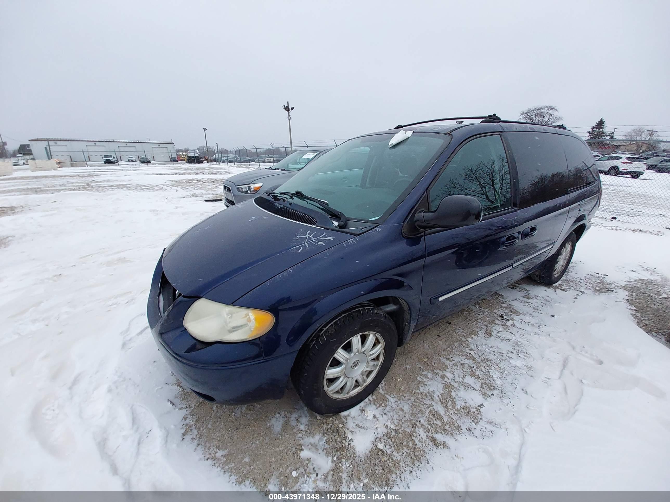 CHRYSLER TOWN image 2