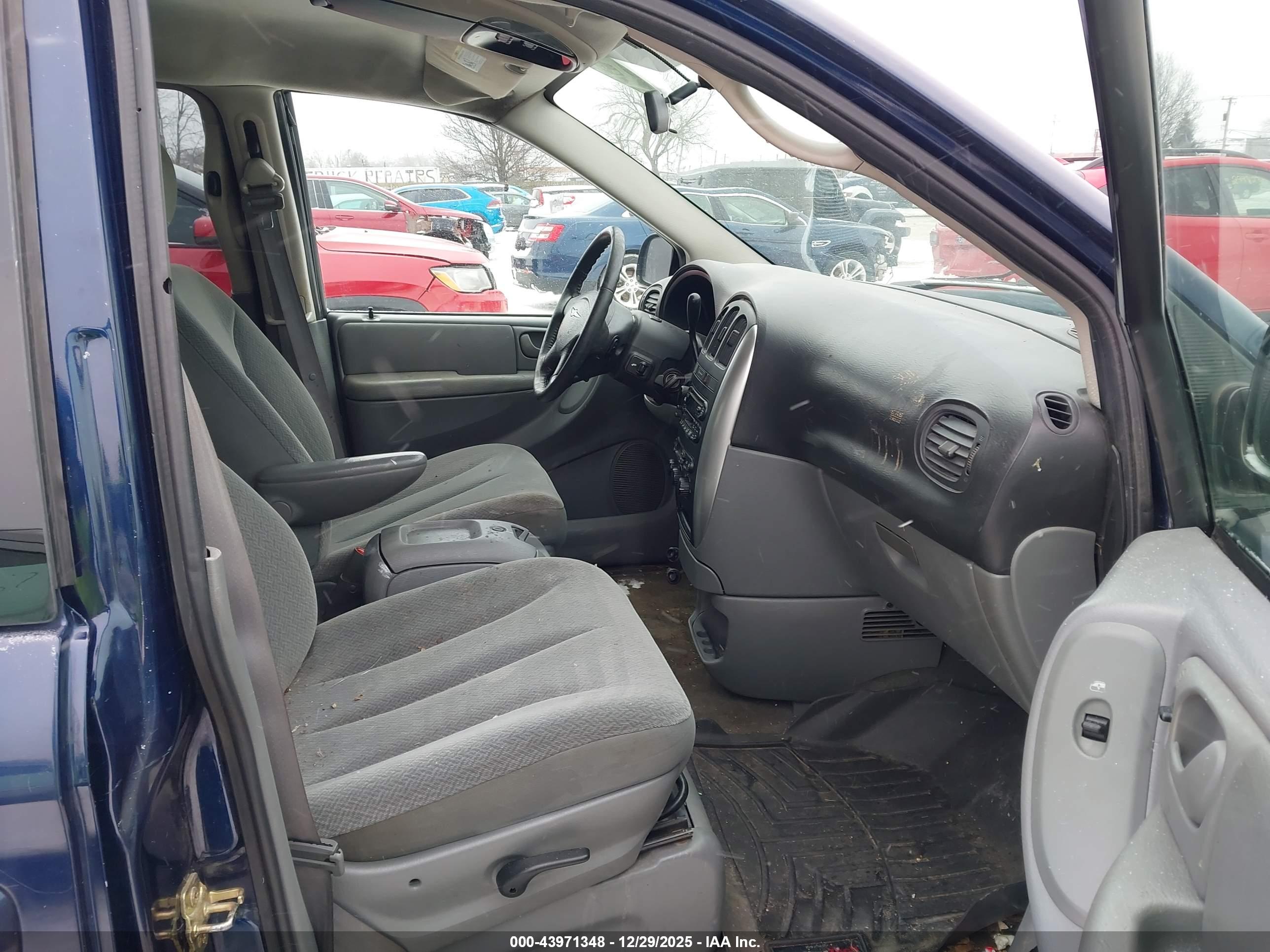 CHRYSLER TOWN image 5