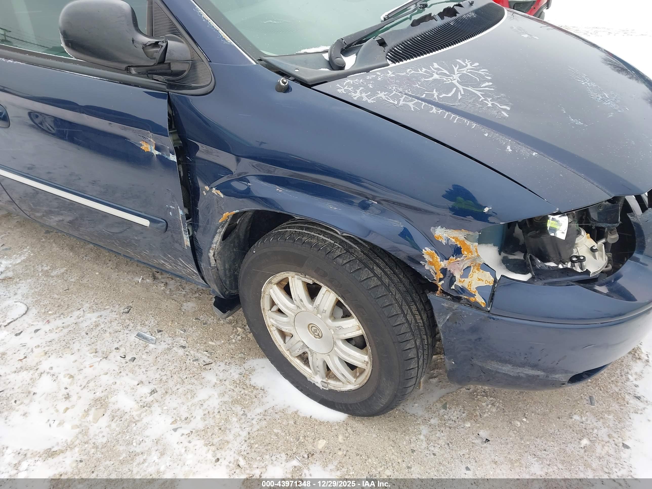 CHRYSLER TOWN image 6