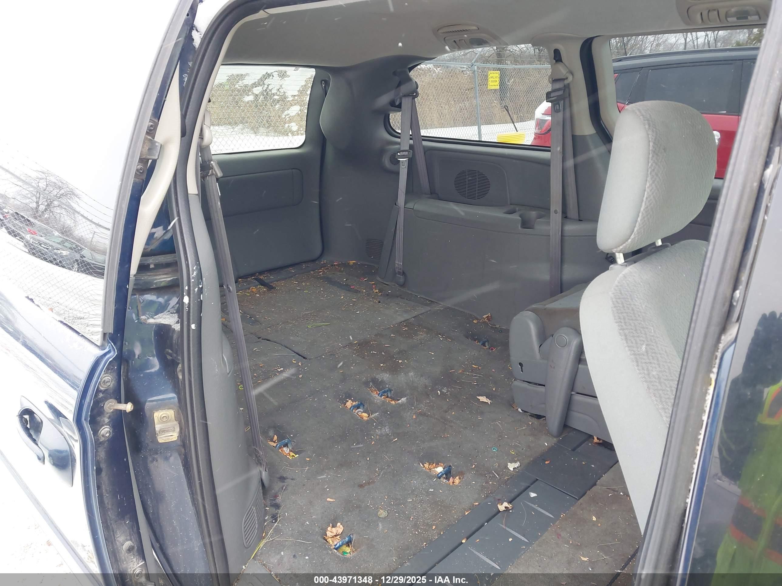 CHRYSLER TOWN image 8
