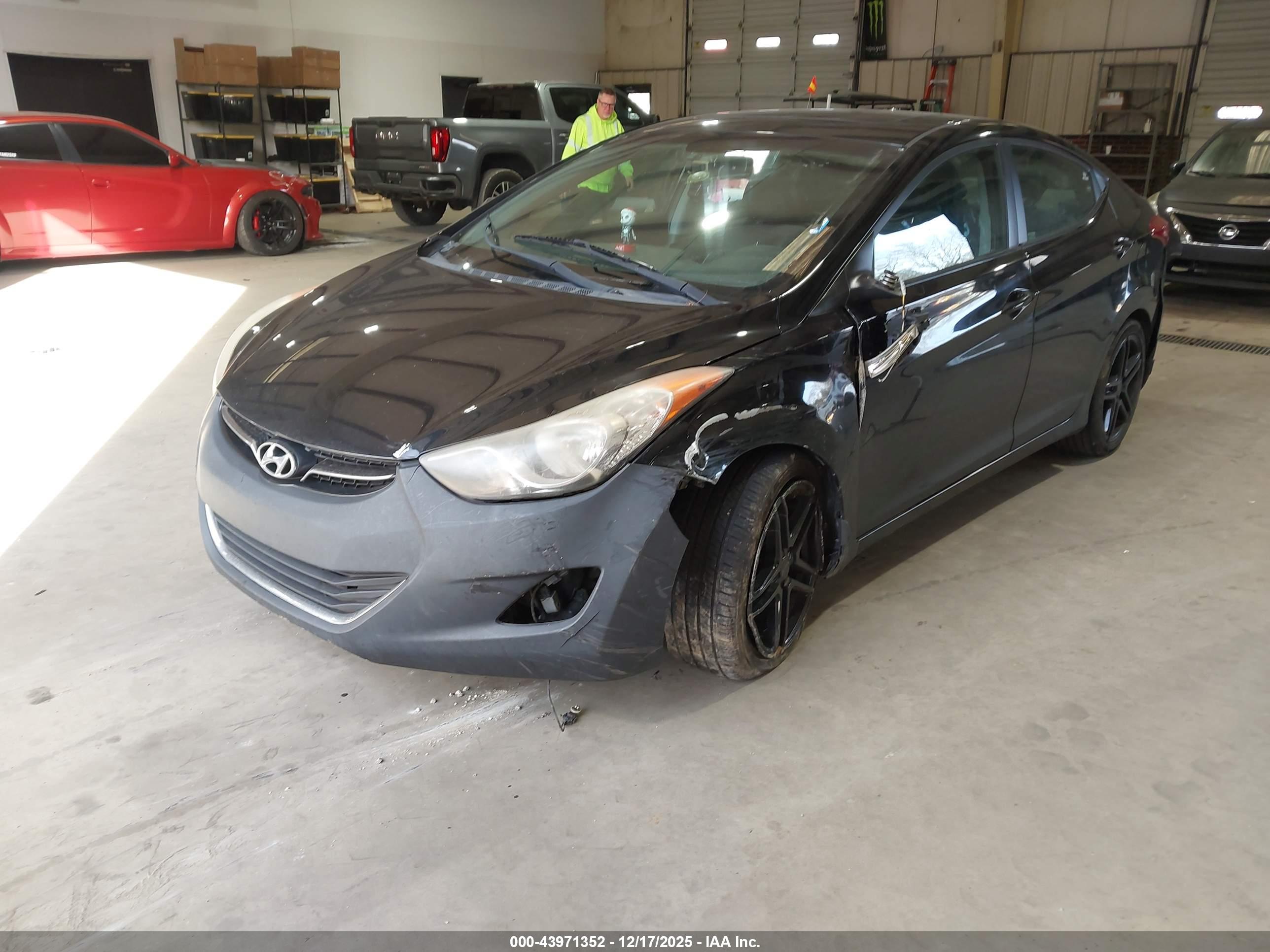 HYUNDAI ELANTRA image 2