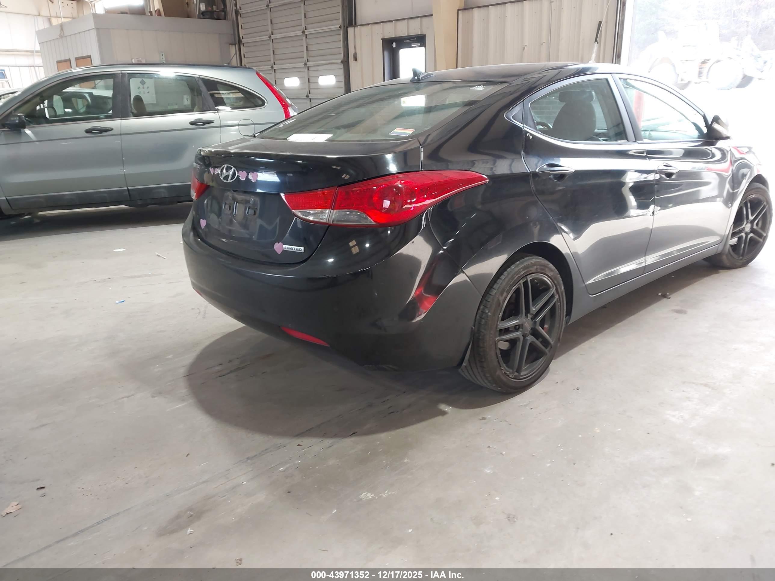 HYUNDAI ELANTRA image 4