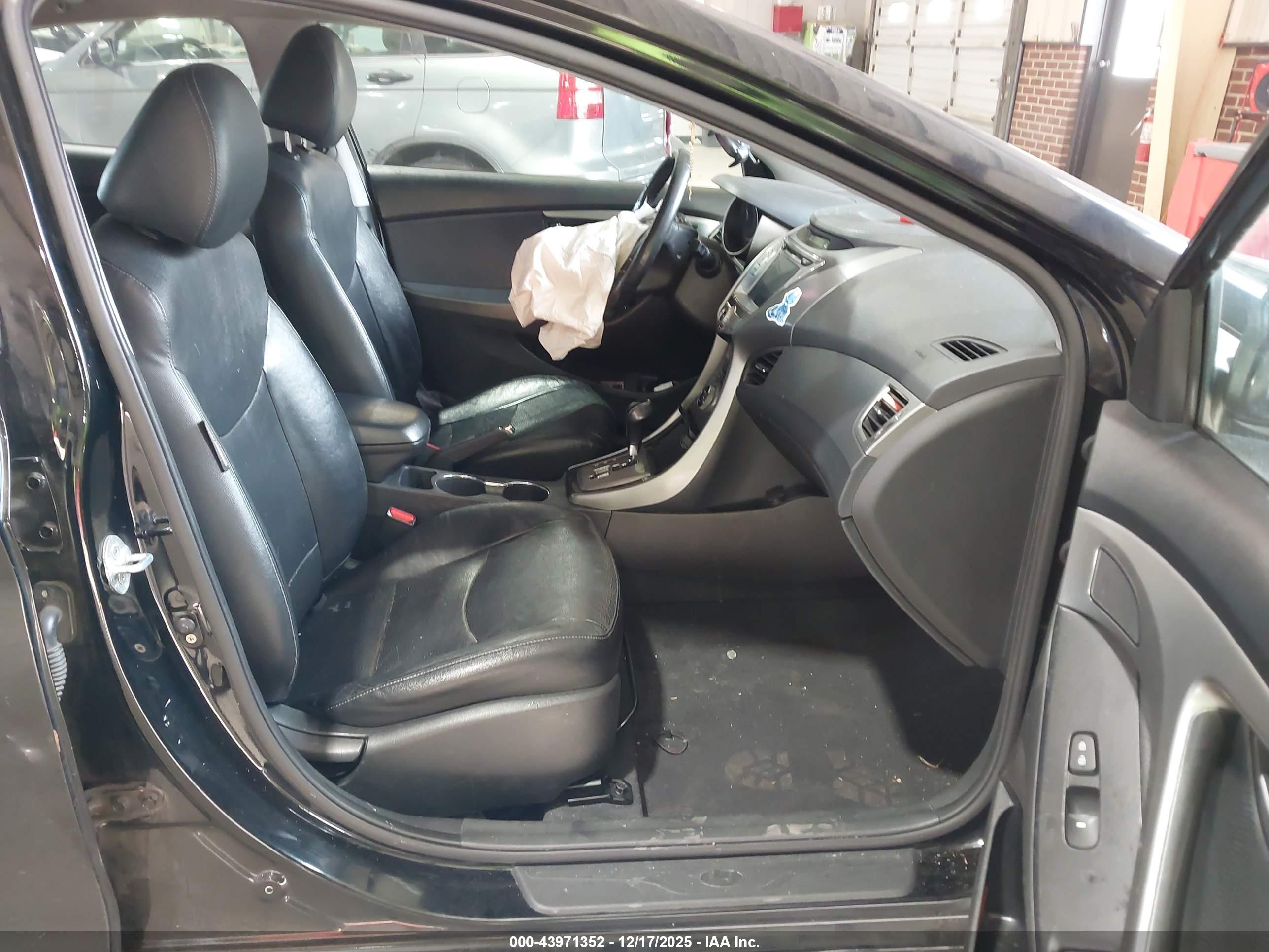 HYUNDAI ELANTRA image 5