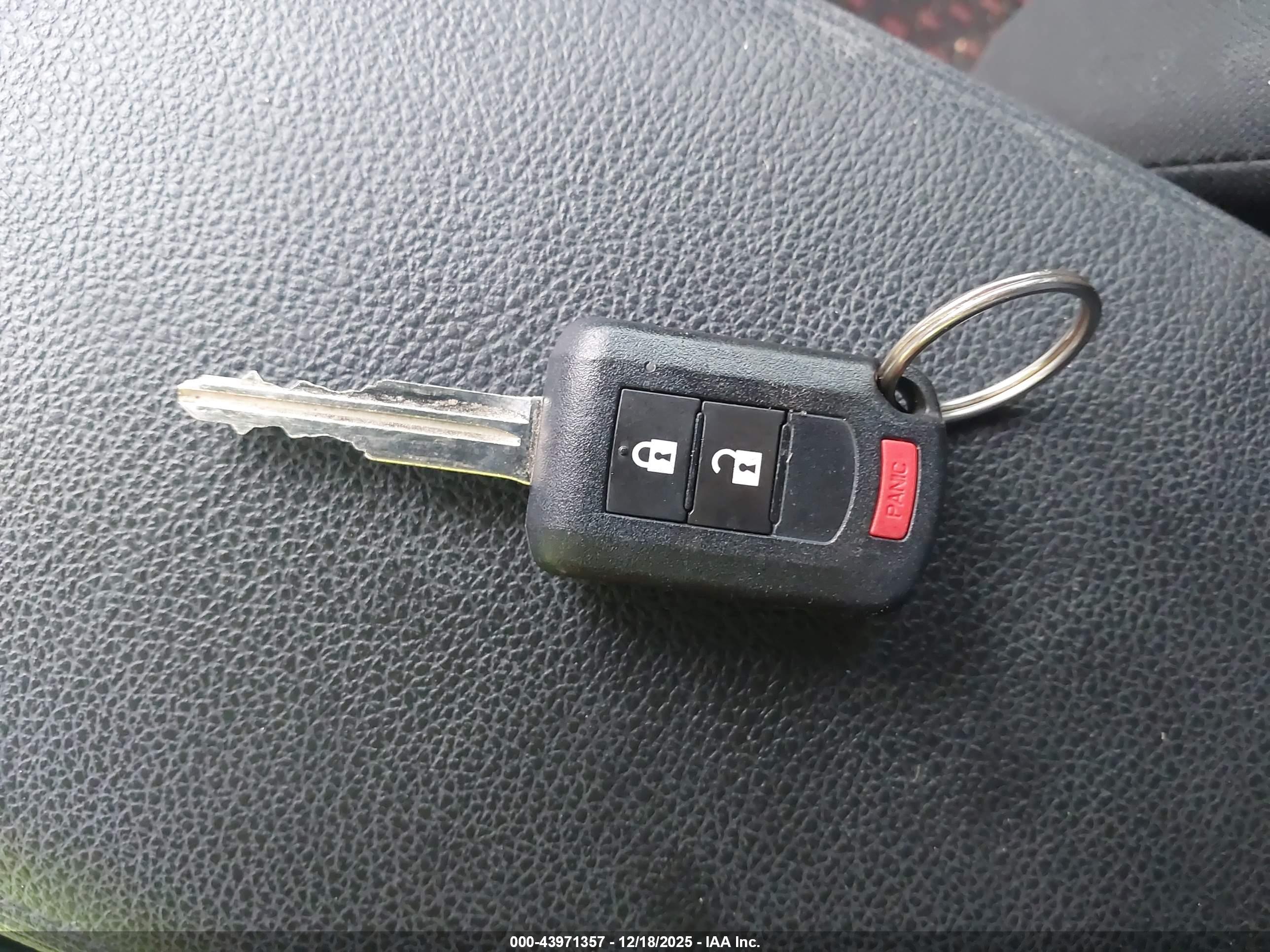 MITSUBISHI OUTLANDER image 11