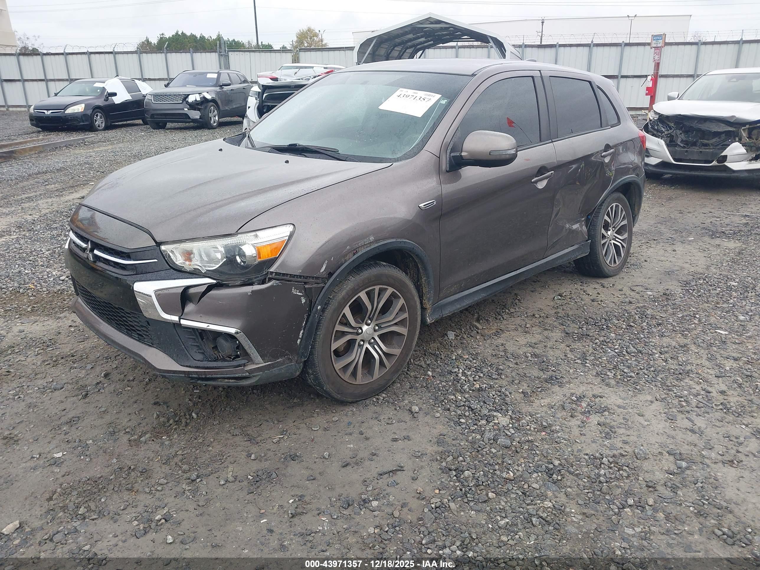 MITSUBISHI OUTLANDER image 2